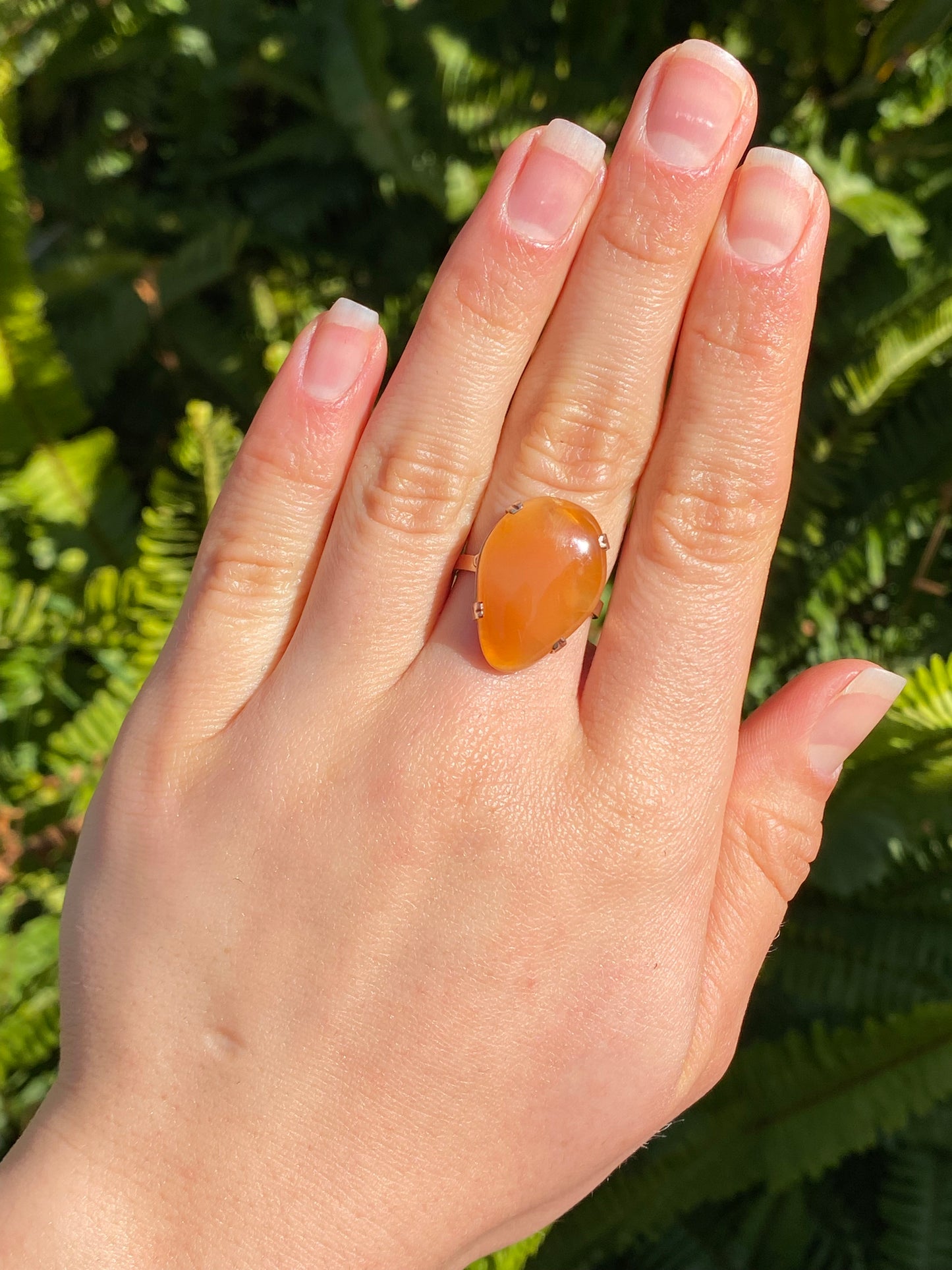 9K gold carnelian ring.