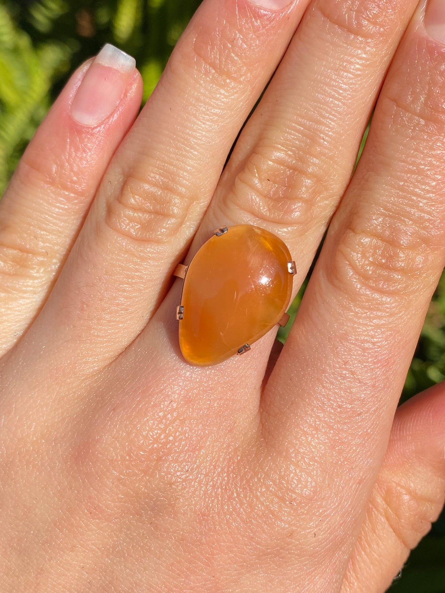 9K gold carnelian ring.