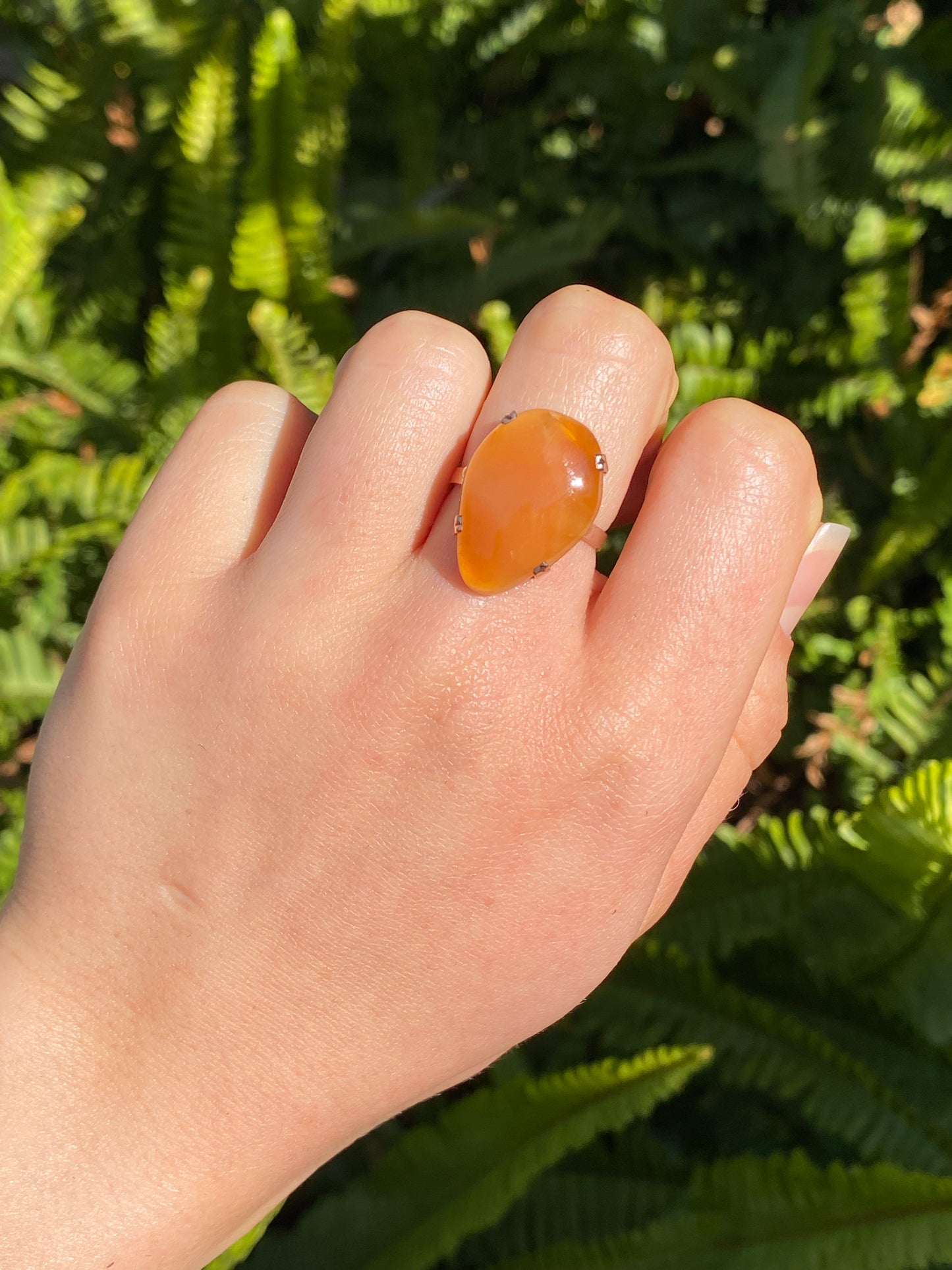 9K gold carnelian ring.