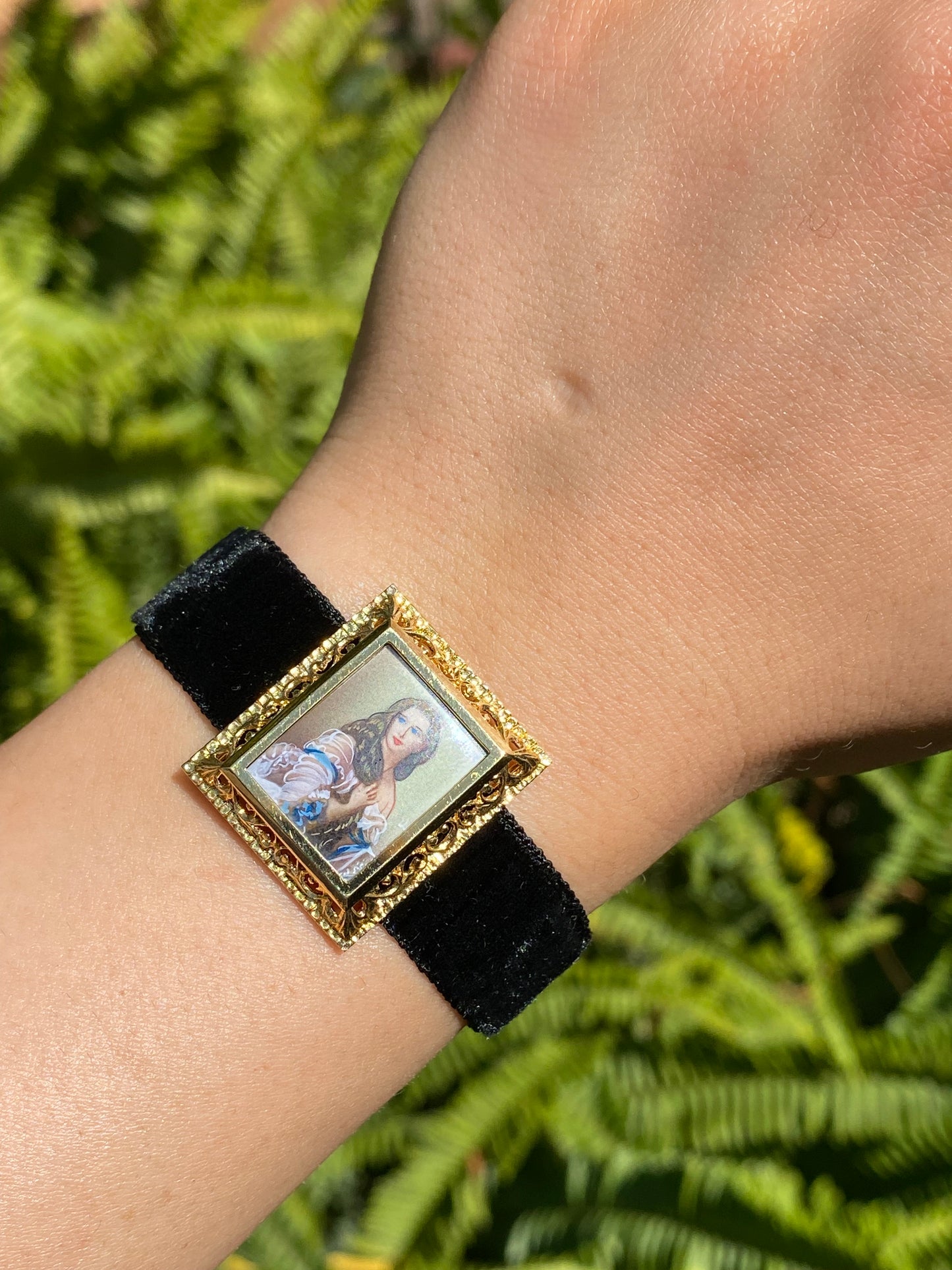 18K gold handpainted miniature necklace or bracelet of Varvara Rimskaya-Korsakova, circa 1980's.