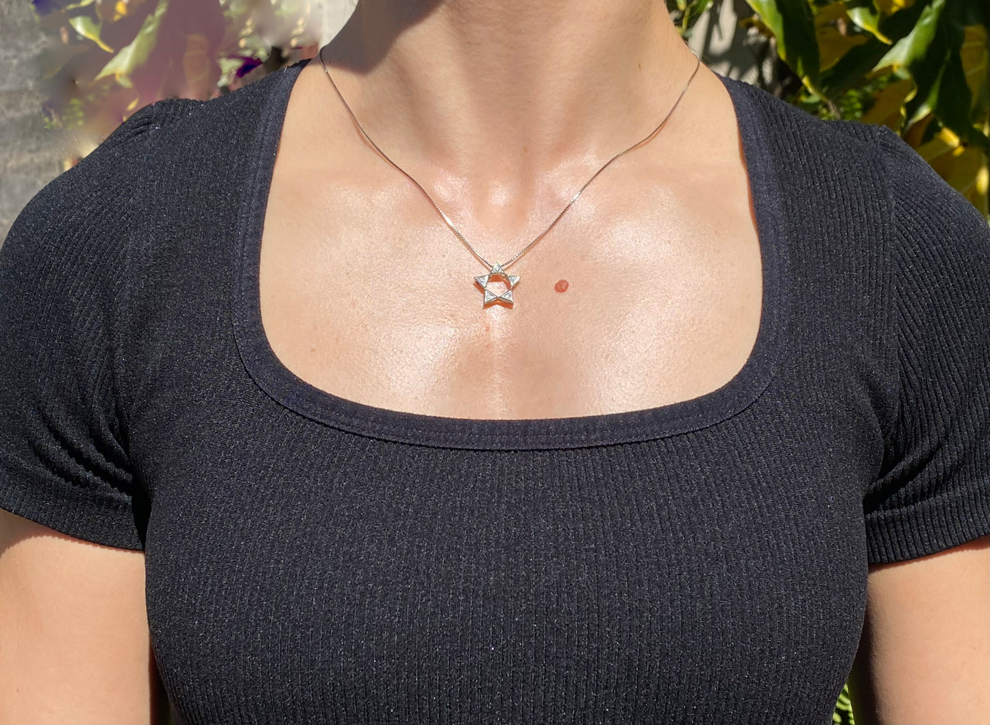 18K gold diamond star pendant, circa 1940's.