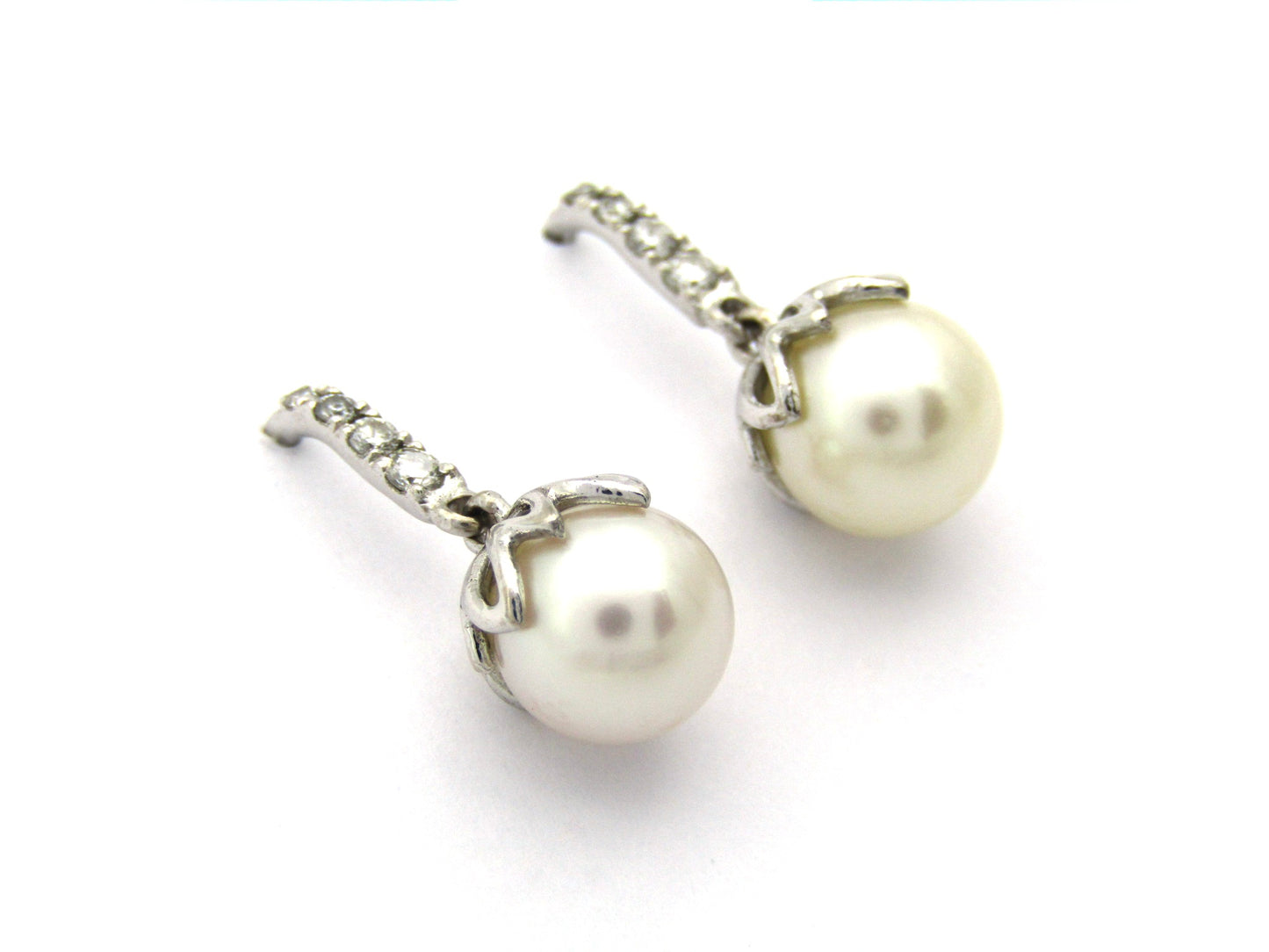 18K gold Protea pearl earrings by Browns.