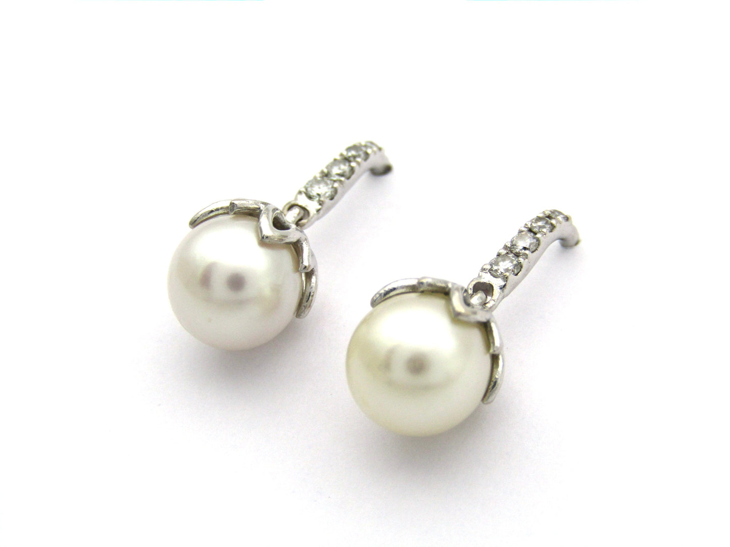 18K gold Protea pearl earrings by Browns.