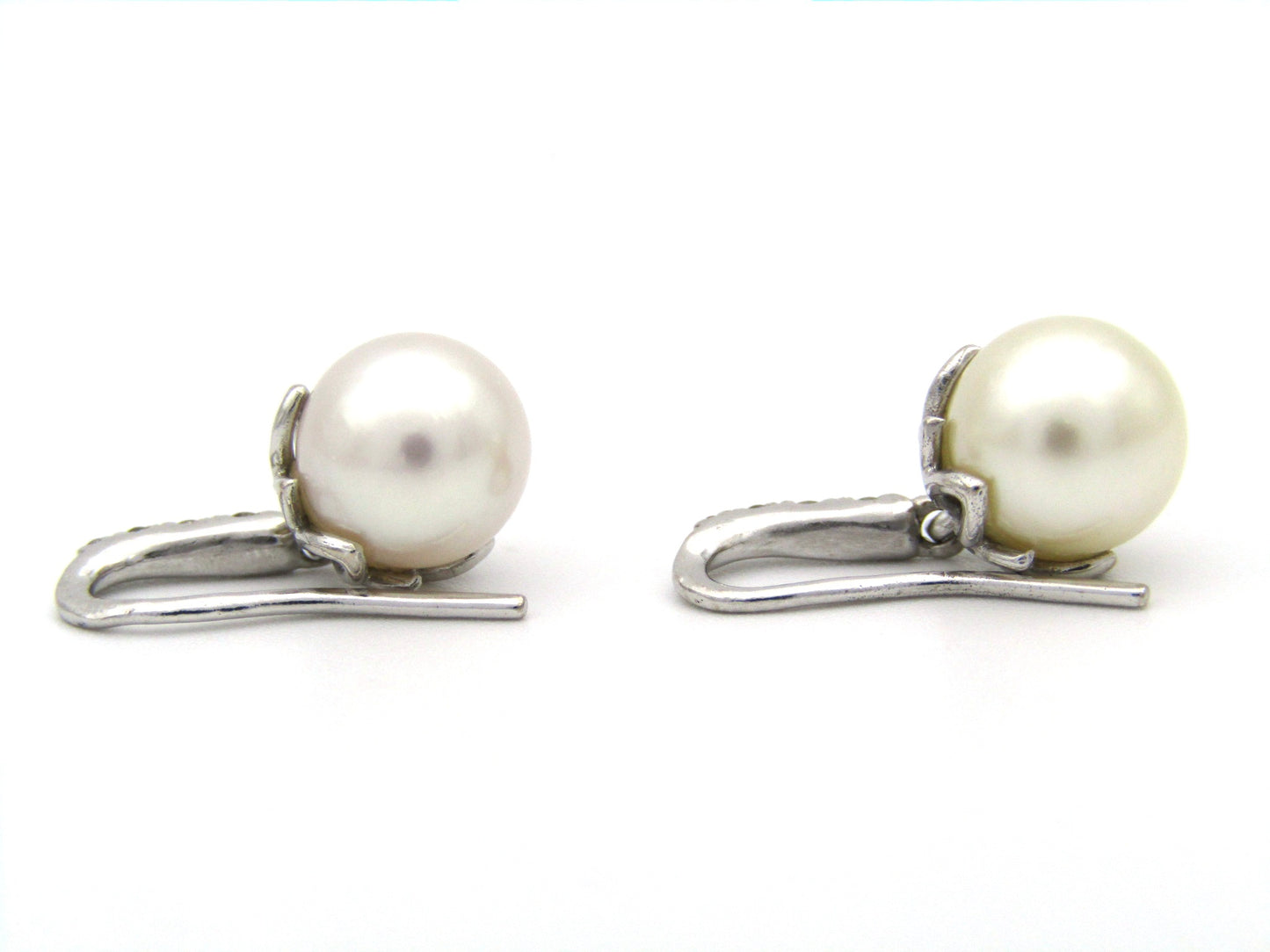 18K gold Protea pearl earrings by Browns.