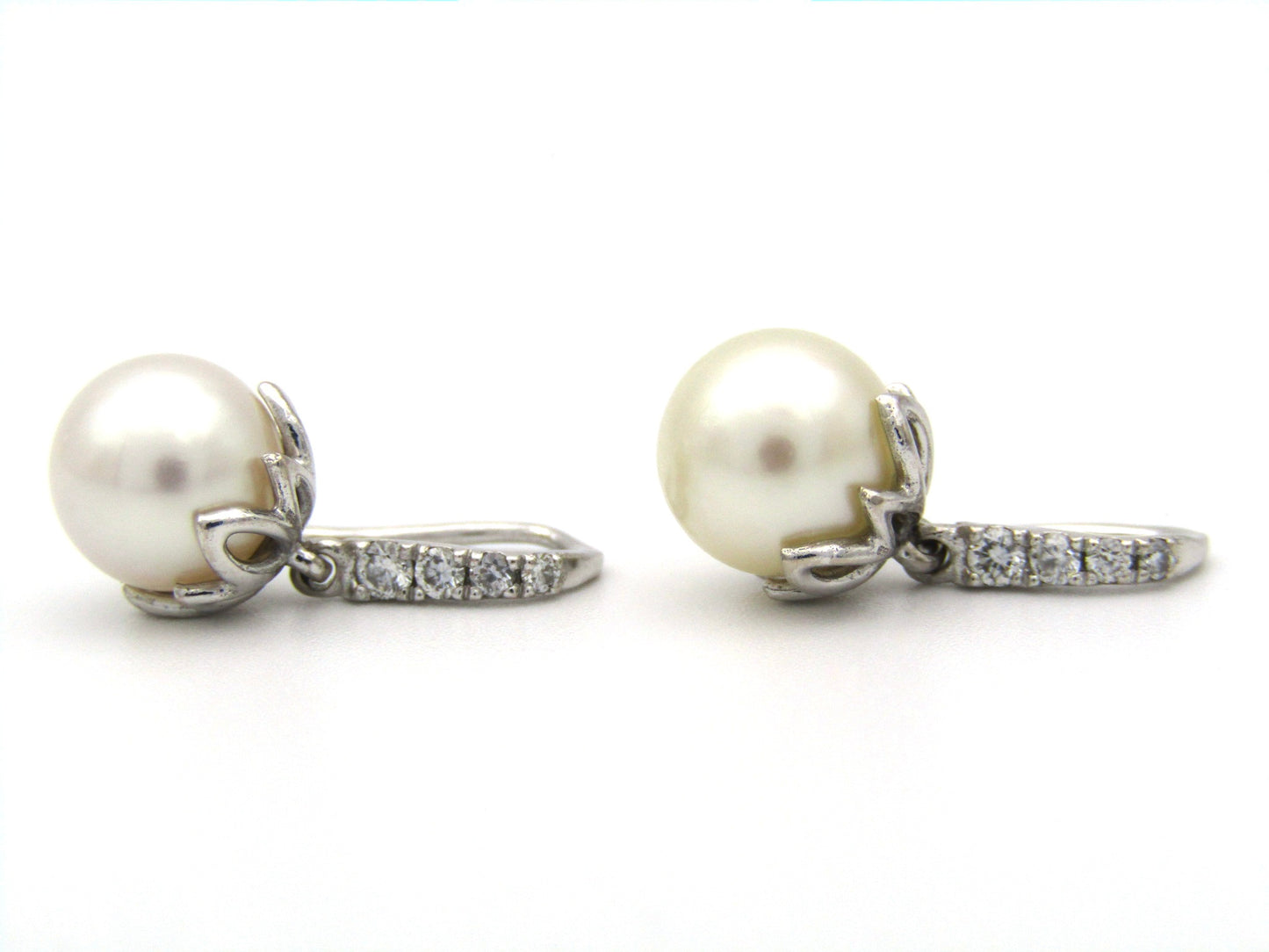 18K gold Protea pearl earrings by Browns.