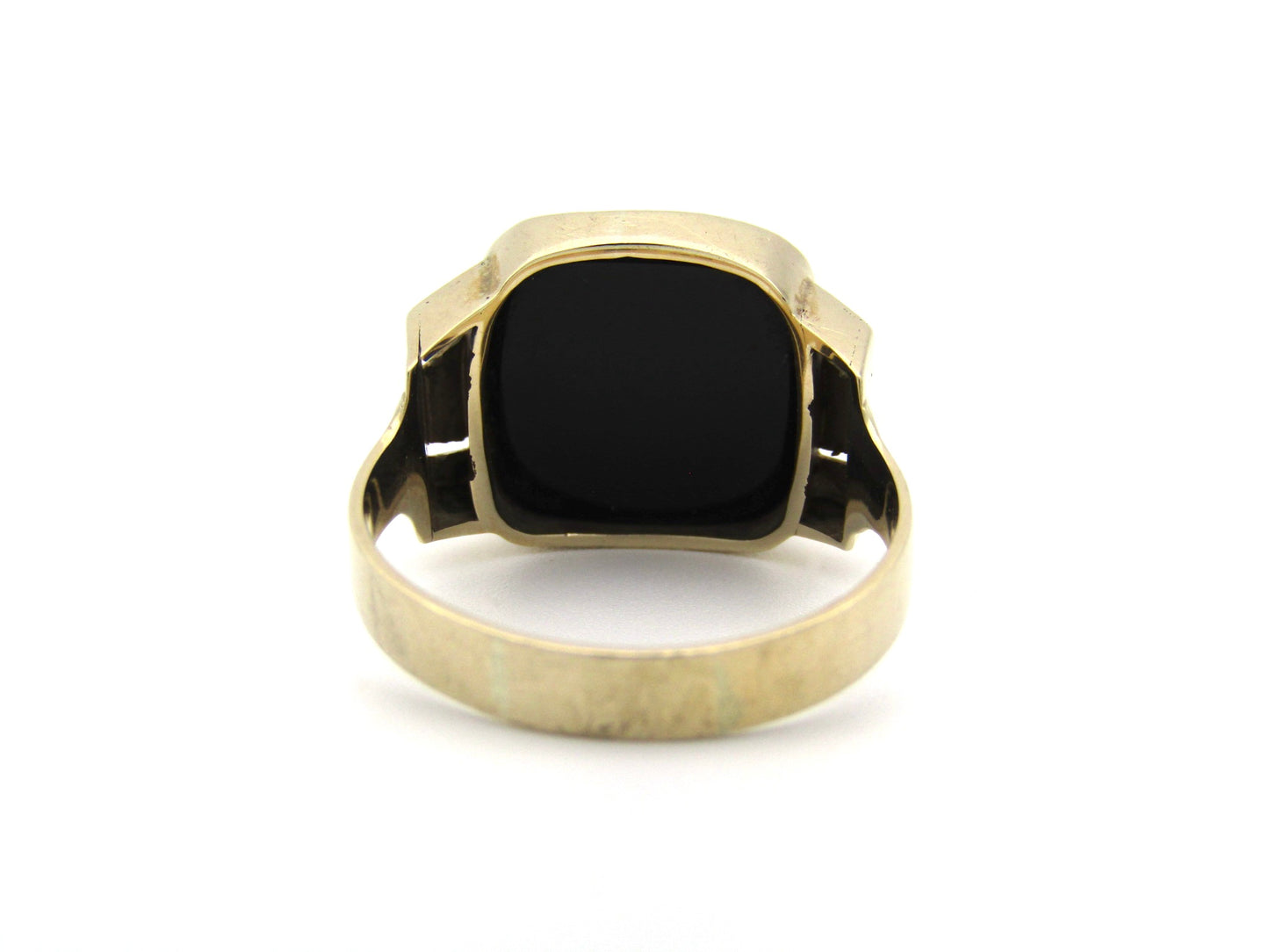 9K gold Art Deco family crest signet ring.
