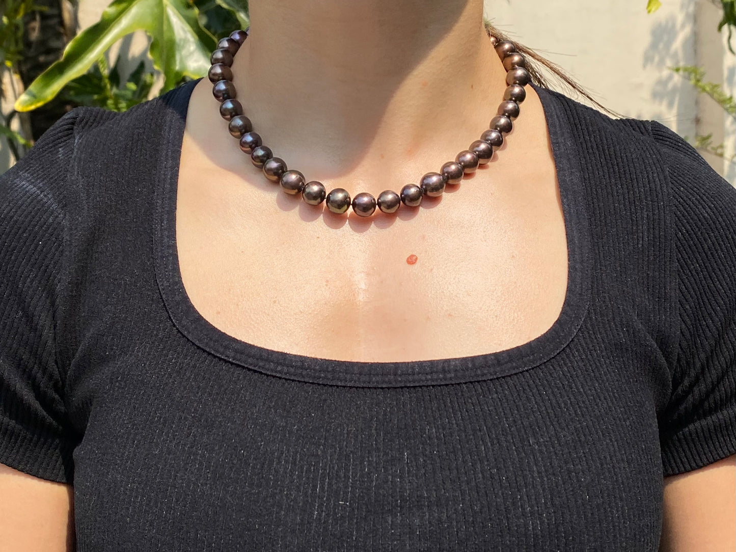 9K gold tahitian pearl necklace.