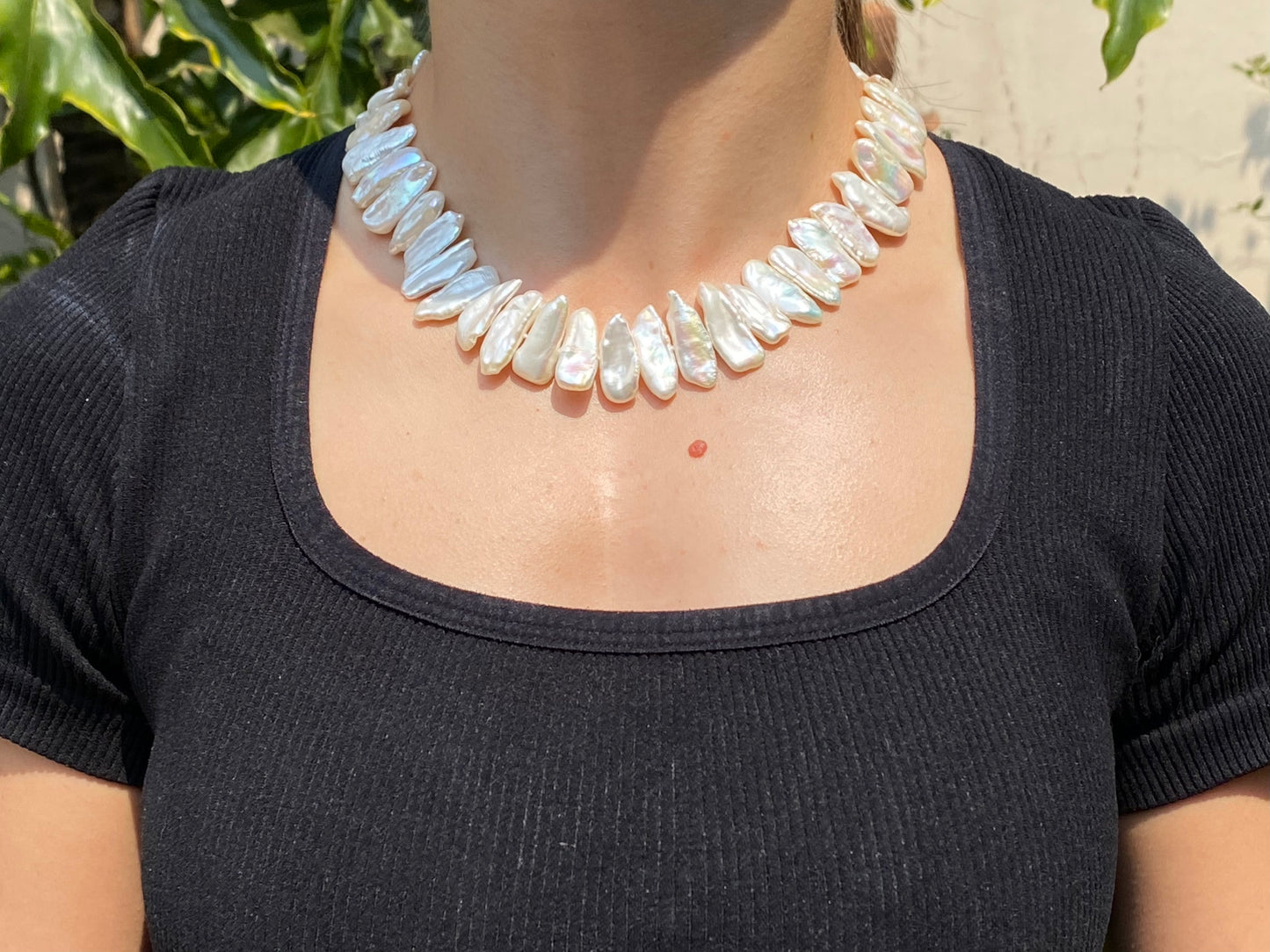 9K gold freshwater pearl necklace.