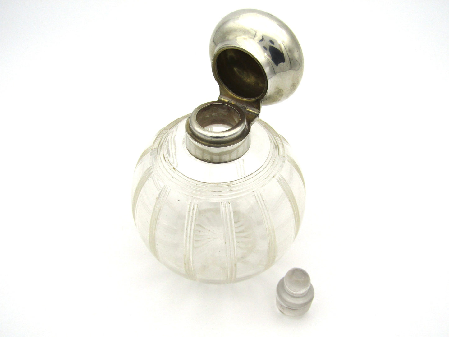 Silver-topped scent bottle by Mappin & Webb, London, 1915.