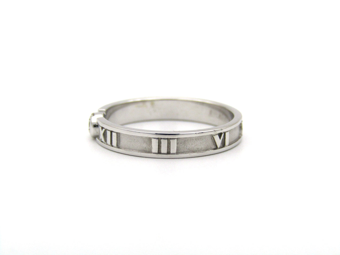 18K gold Tiffany & Co. Atlas diamond ring.