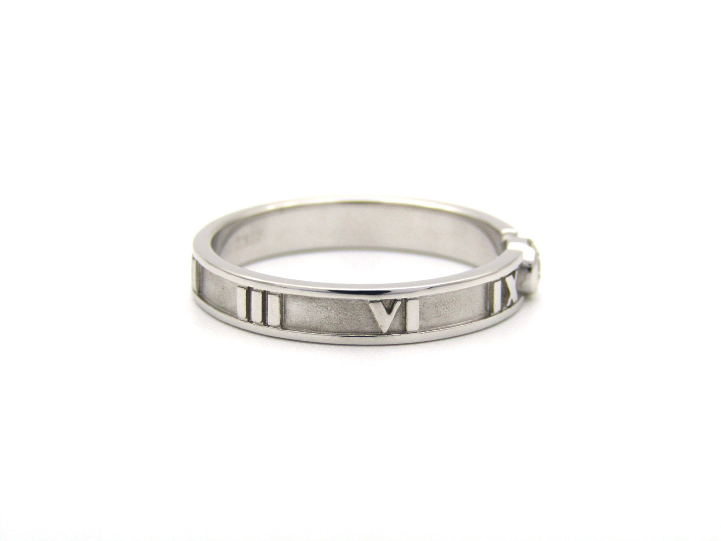 18K gold Tiffany & Co. Atlas diamond ring.