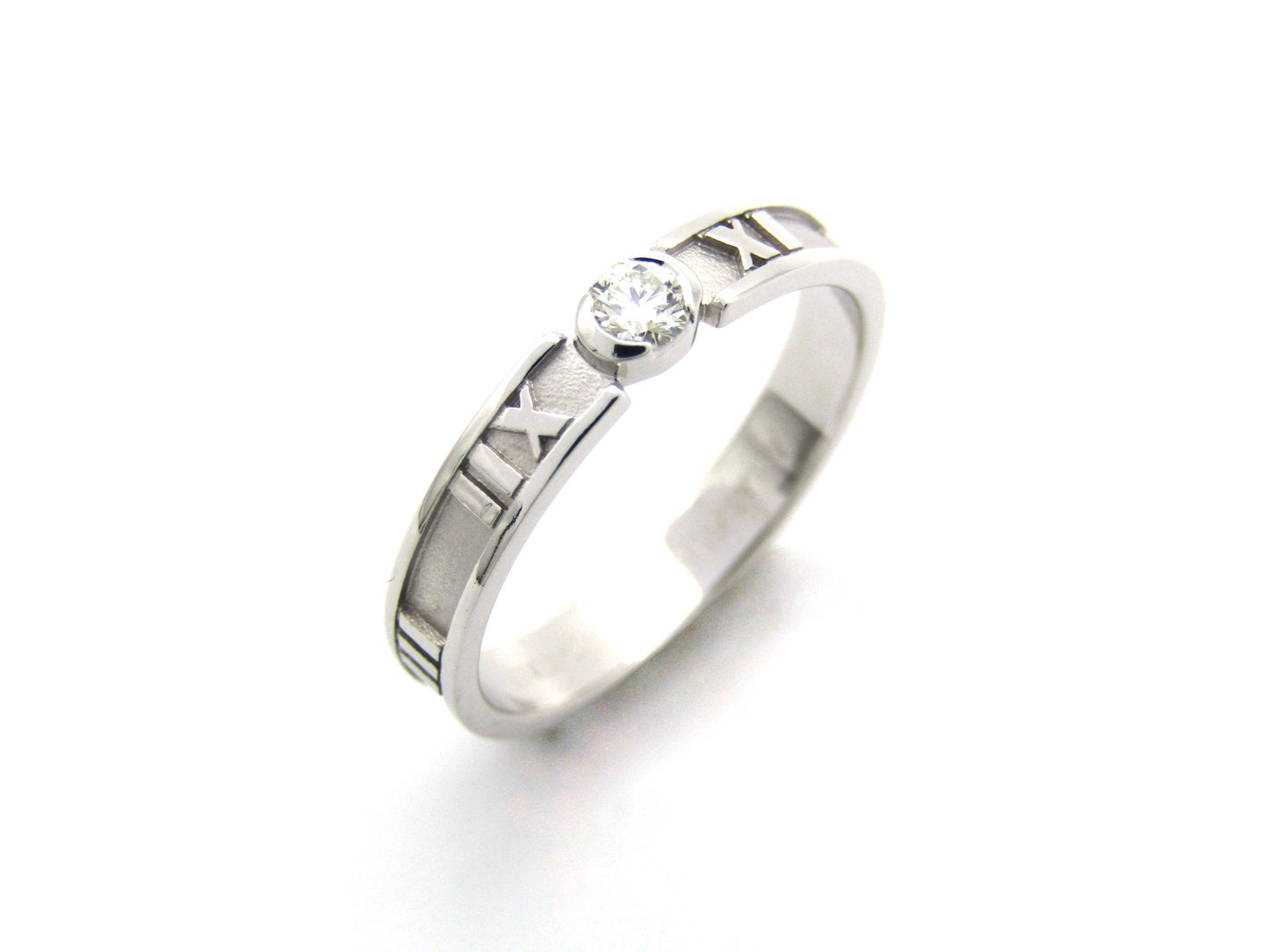 18K gold Tiffany & Co. Atlas diamond ring.