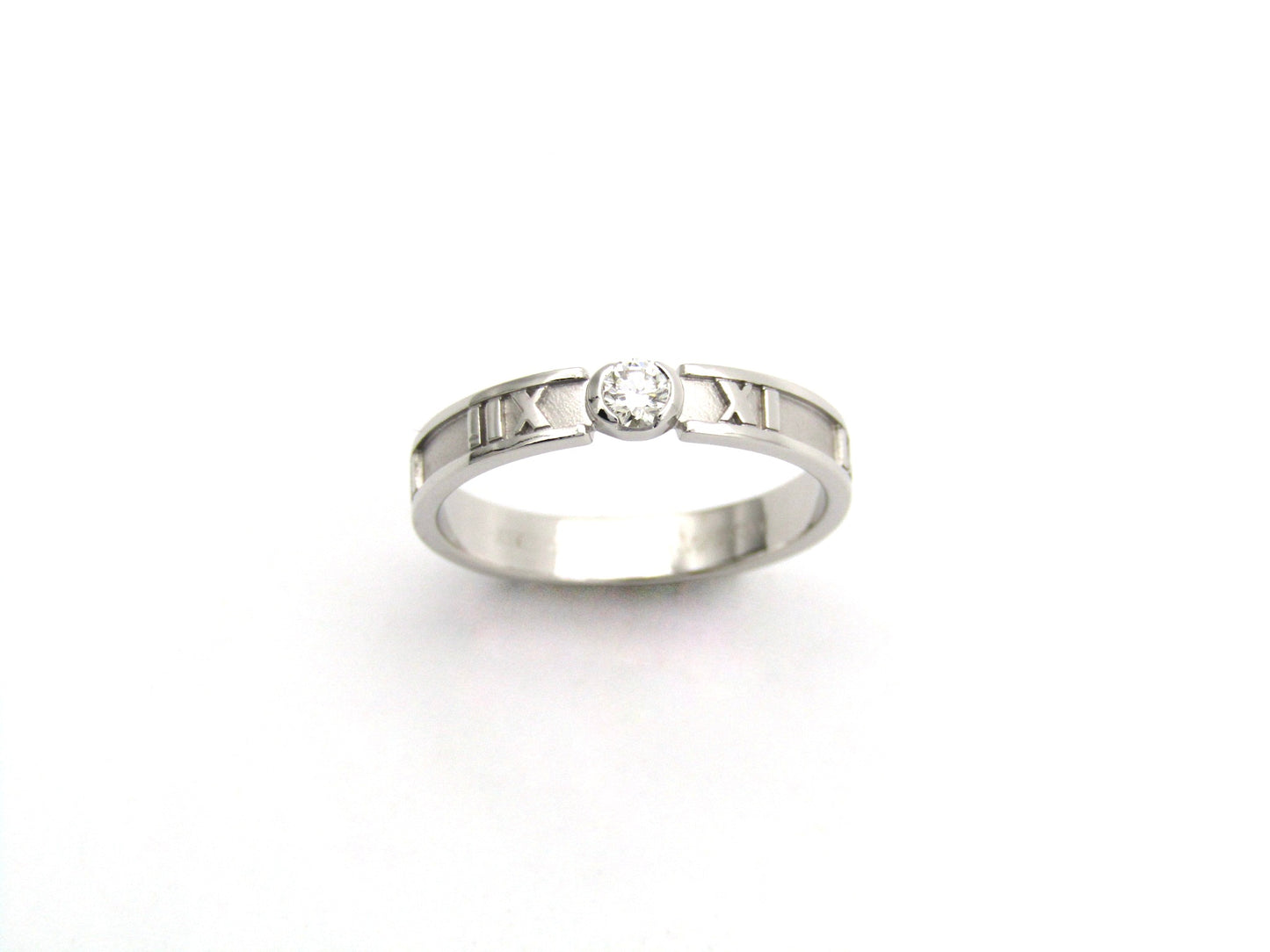 18K gold Tiffany & Co. Atlas diamond ring.