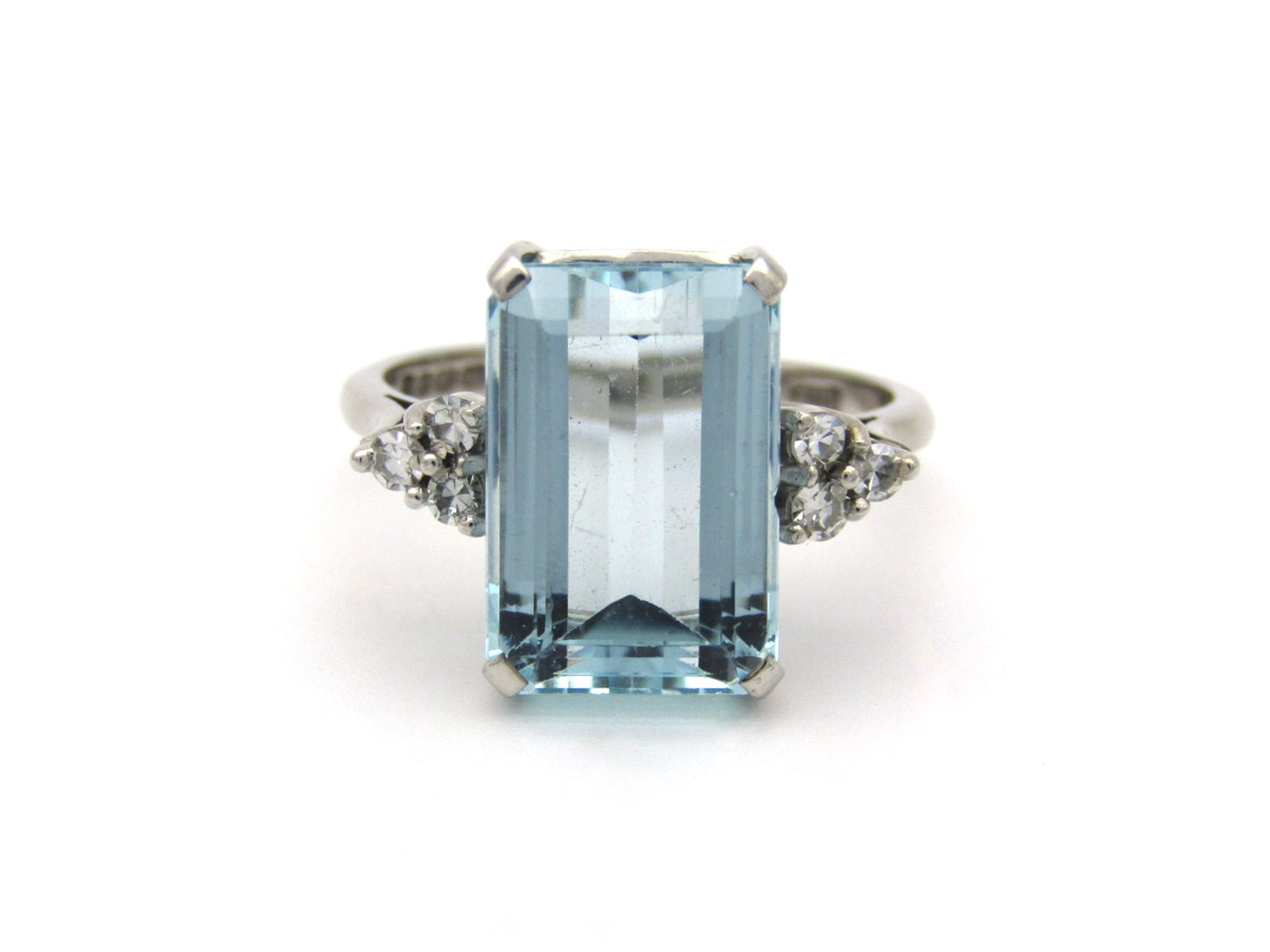 18K gold aquamarine and diamond ring, London, 1973.