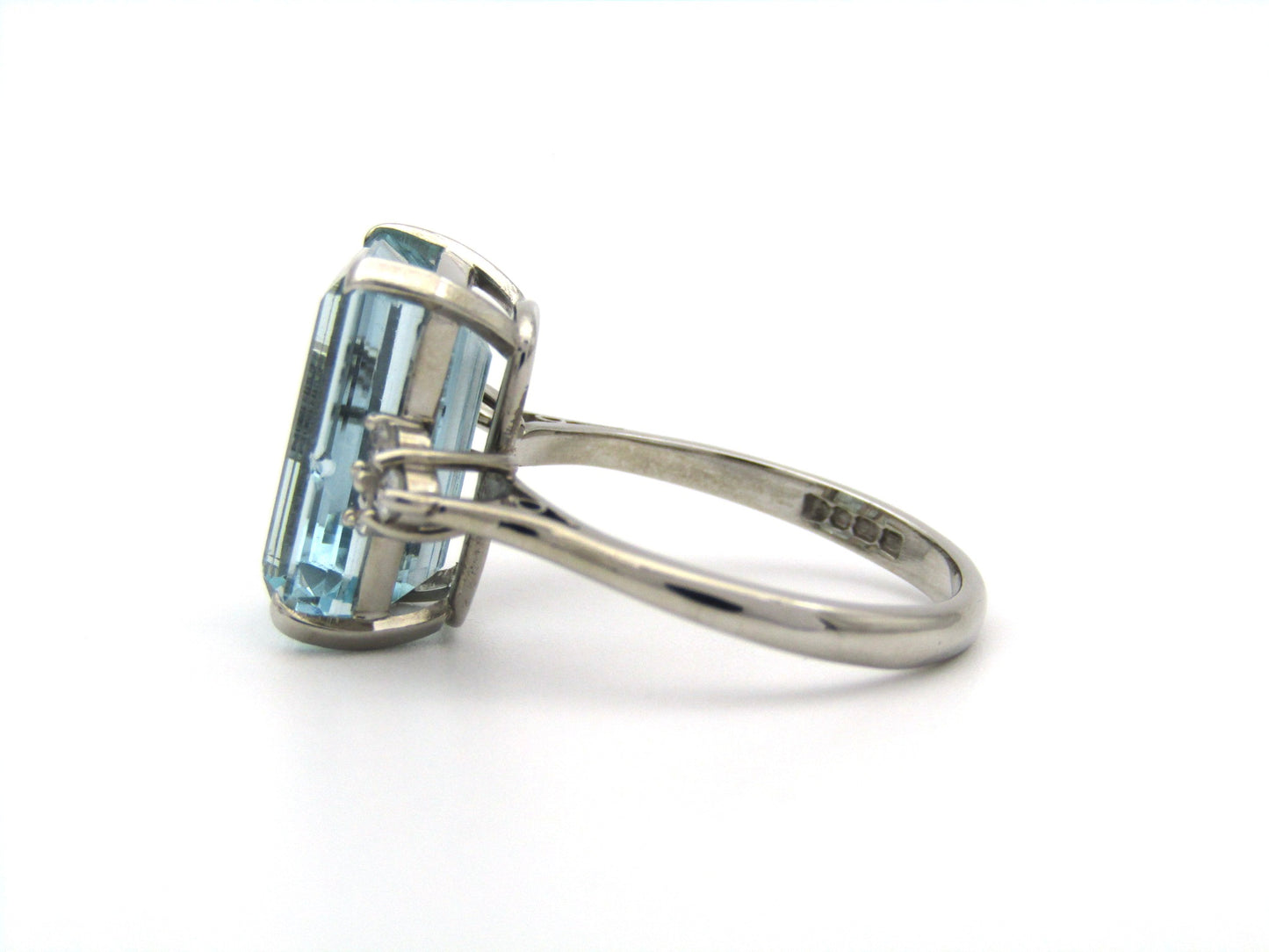 18K gold aquamarine and diamond ring, London, 1973.