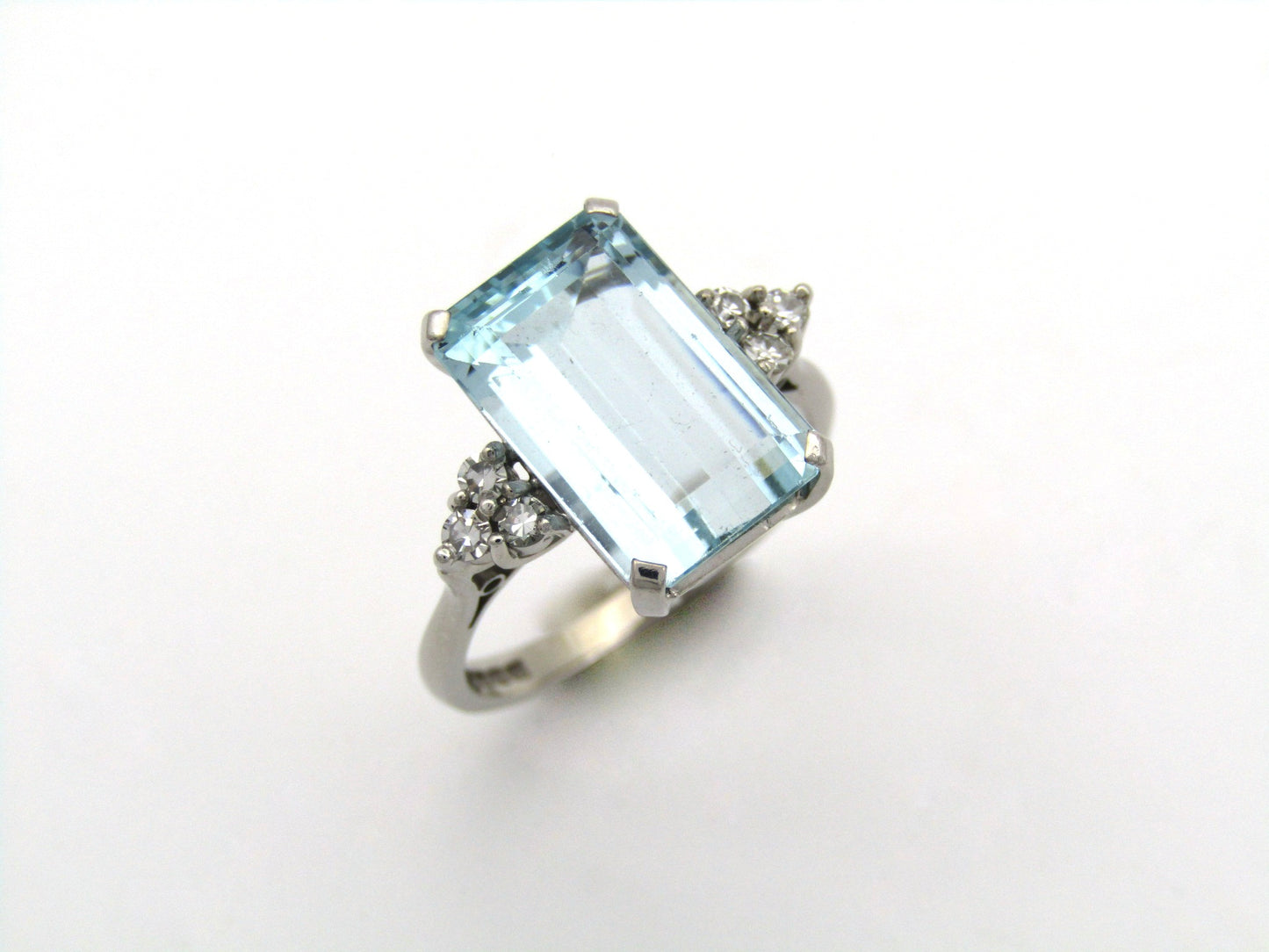 18K gold aquamarine and diamond ring, London, 1973.
