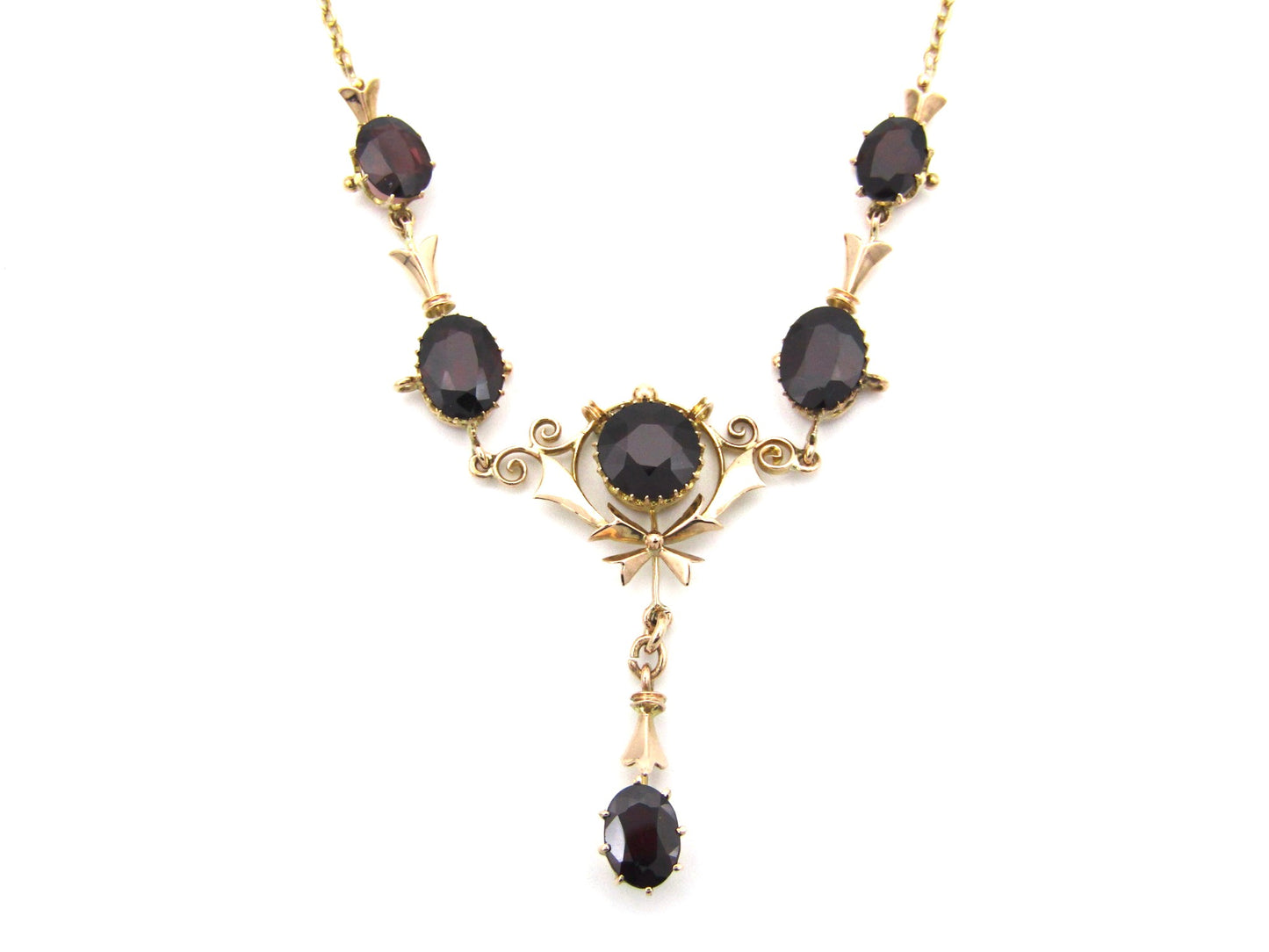 9K gold Edwardian garnet necklace, circa 1910.