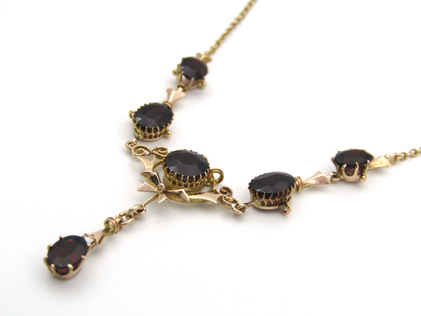 9K gold Edwardian garnet necklace, circa 1910.
