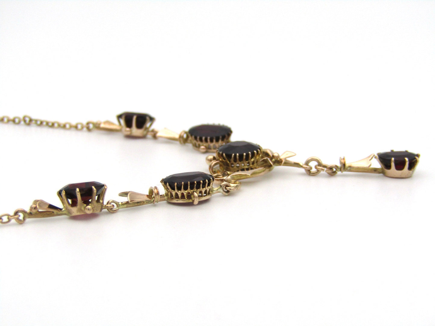 9K gold Edwardian garnet necklace, circa 1910.