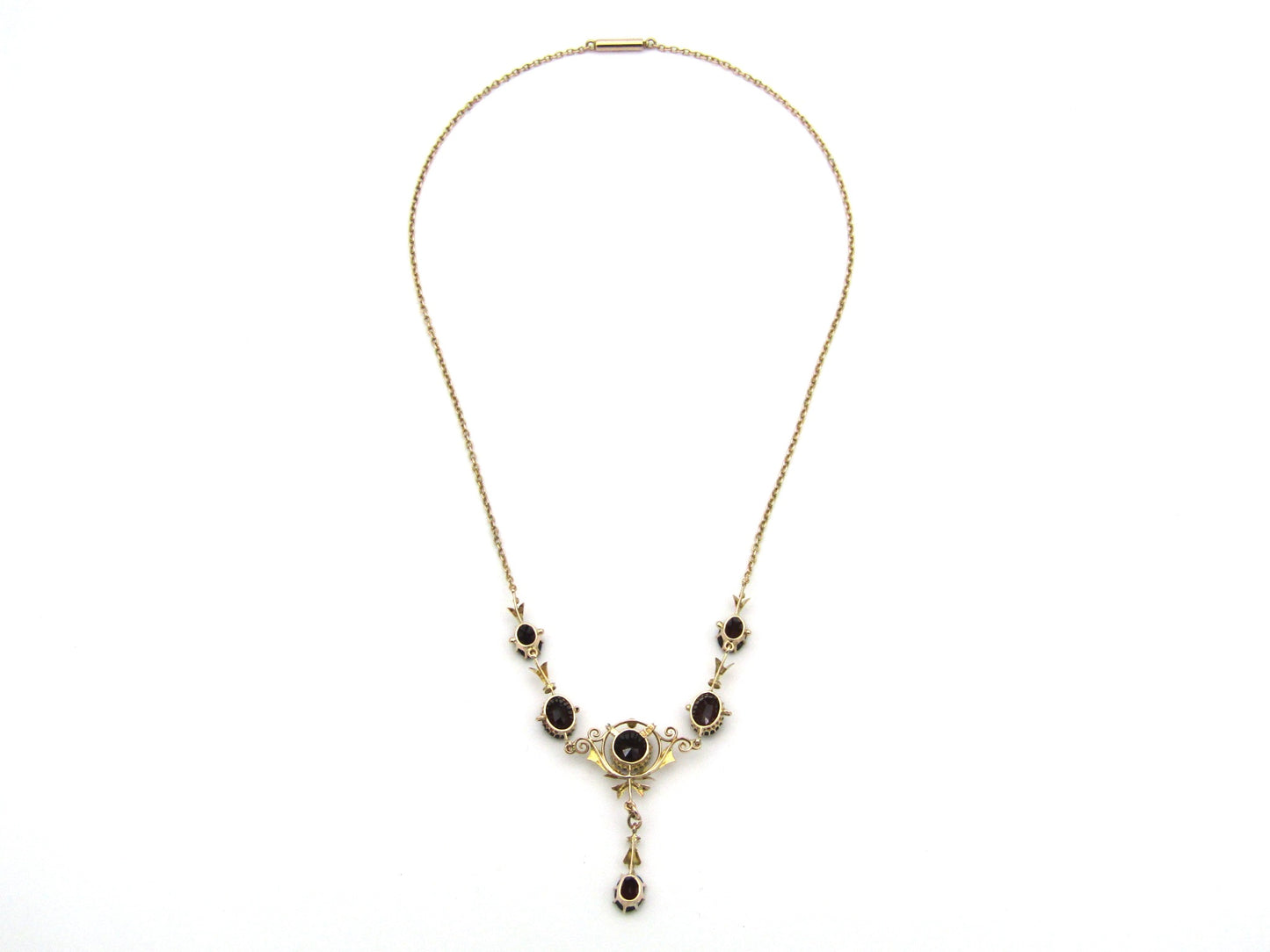 9K gold Edwardian garnet necklace, circa 1910.