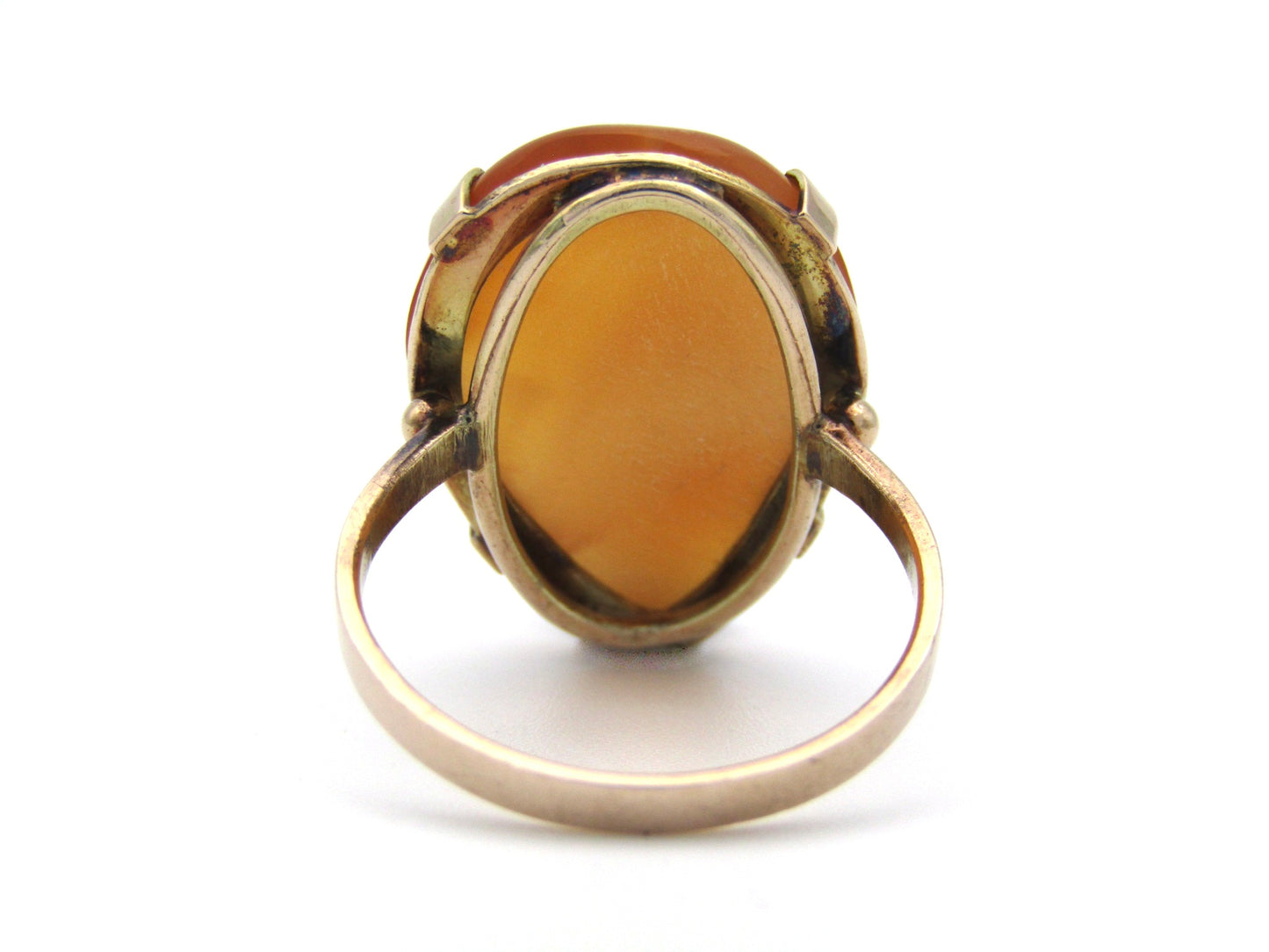 9K gold carnelian ring.