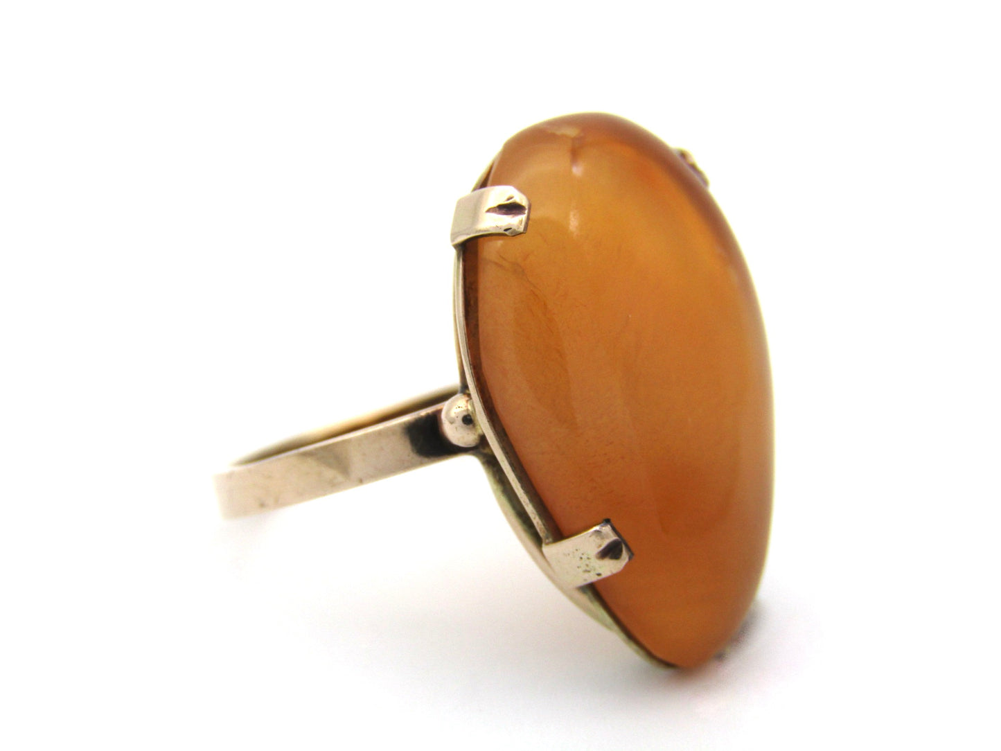 9K gold carnelian ring.