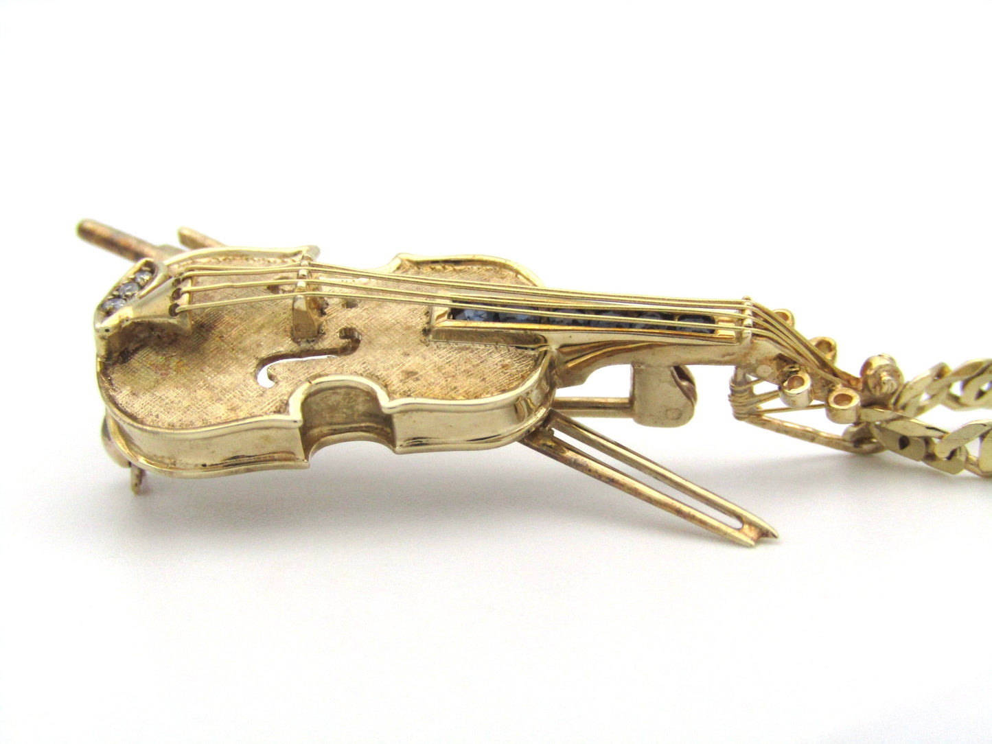 9K gold diamond and sapphire violin brooch/ pendant, Birmingham, 1991.