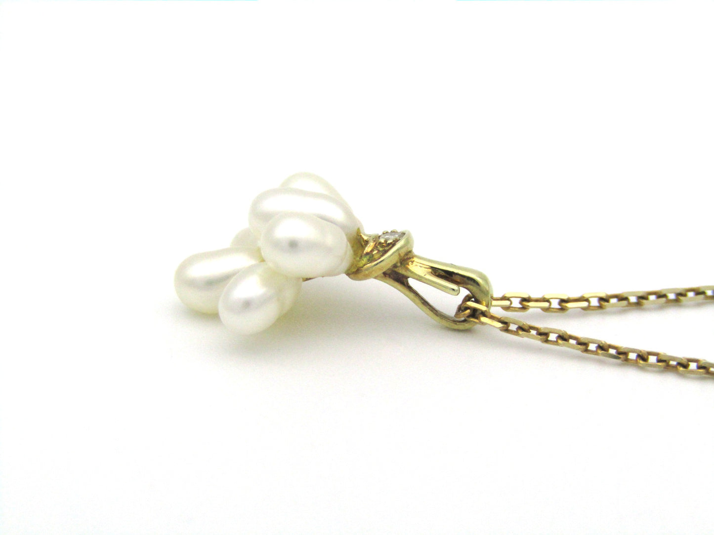 9K gold pearl 'tassel' and diamond pendant.