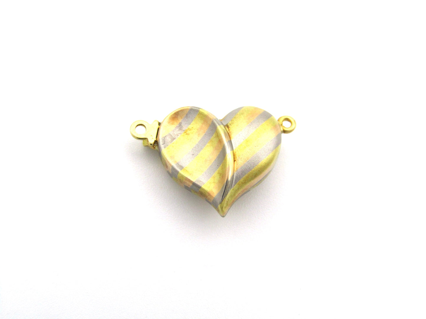 18K gold tri-colour gold heart clasp by Jka Köhle, circa 1970's.