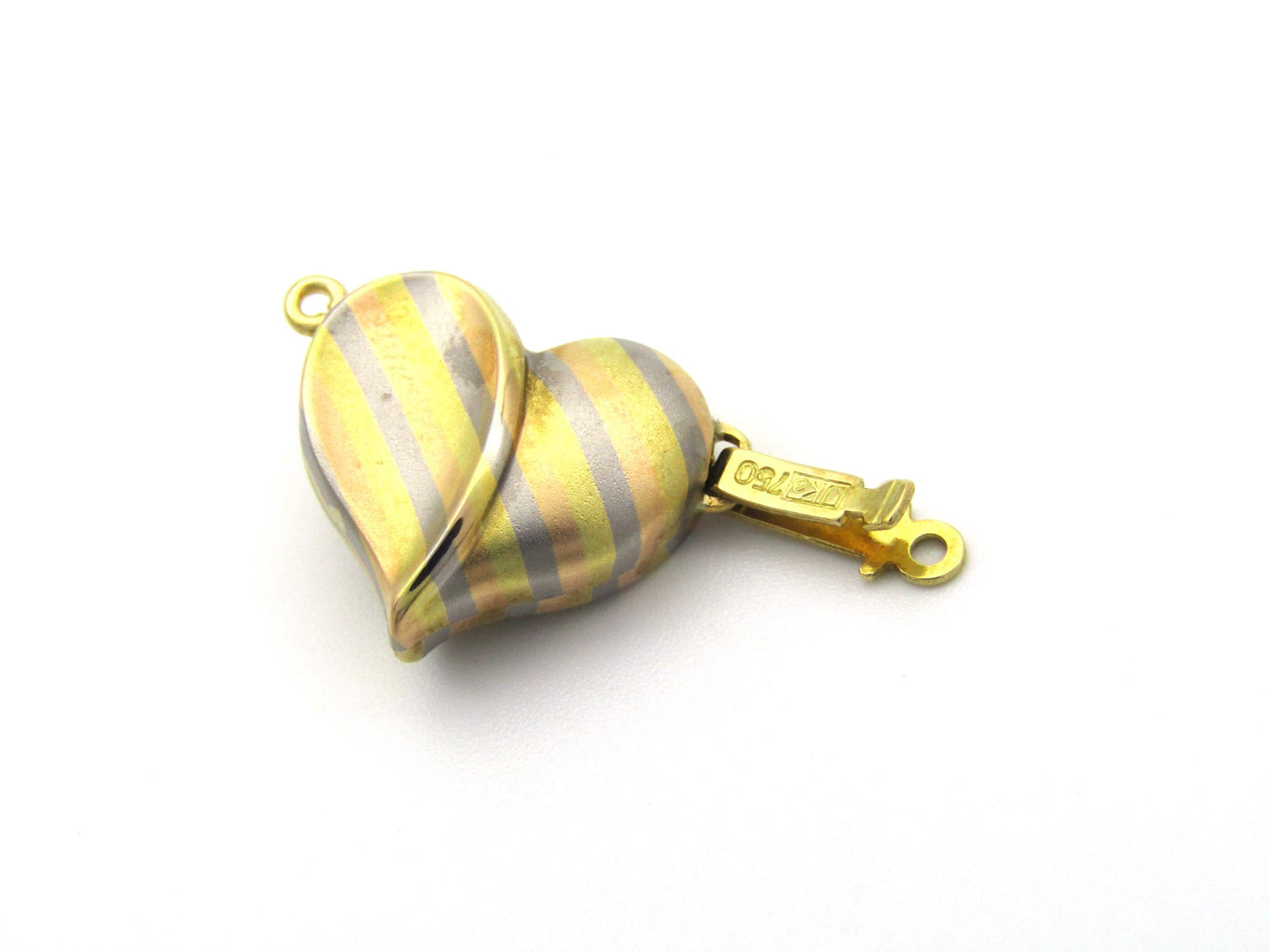 18K gold tri-colour gold heart clasp by Jka Köhle, circa 1970's.
