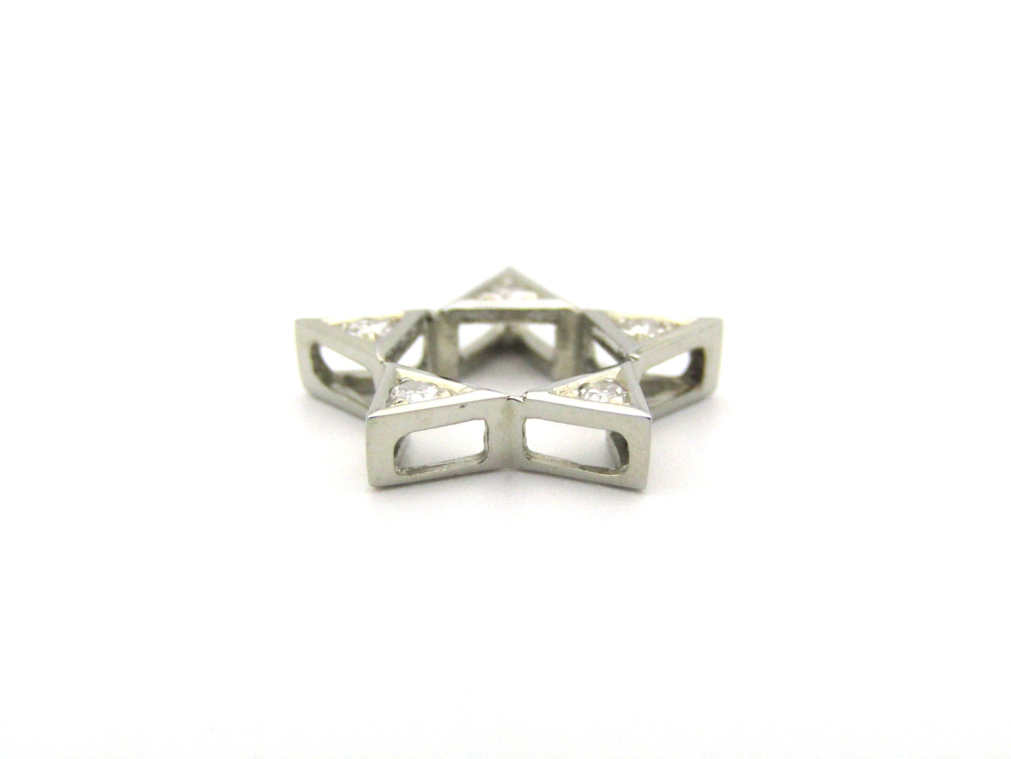 18K gold diamond star pendant, circa 1940's.