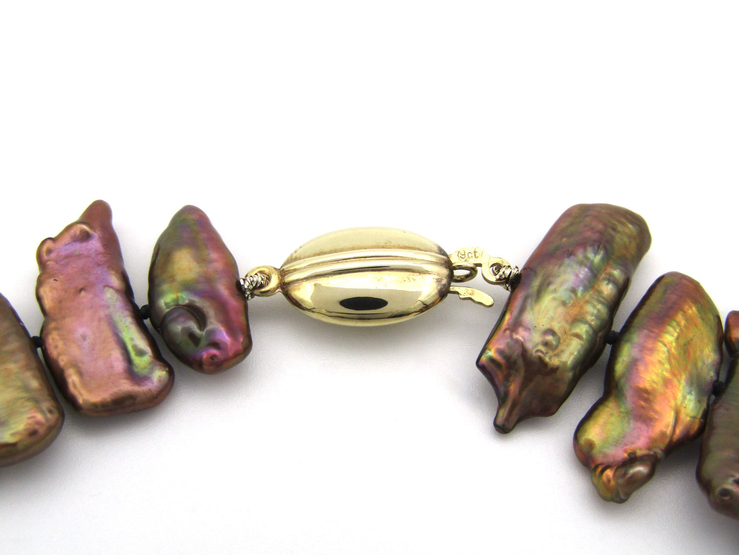 9K gold freshwater pearl necklace.