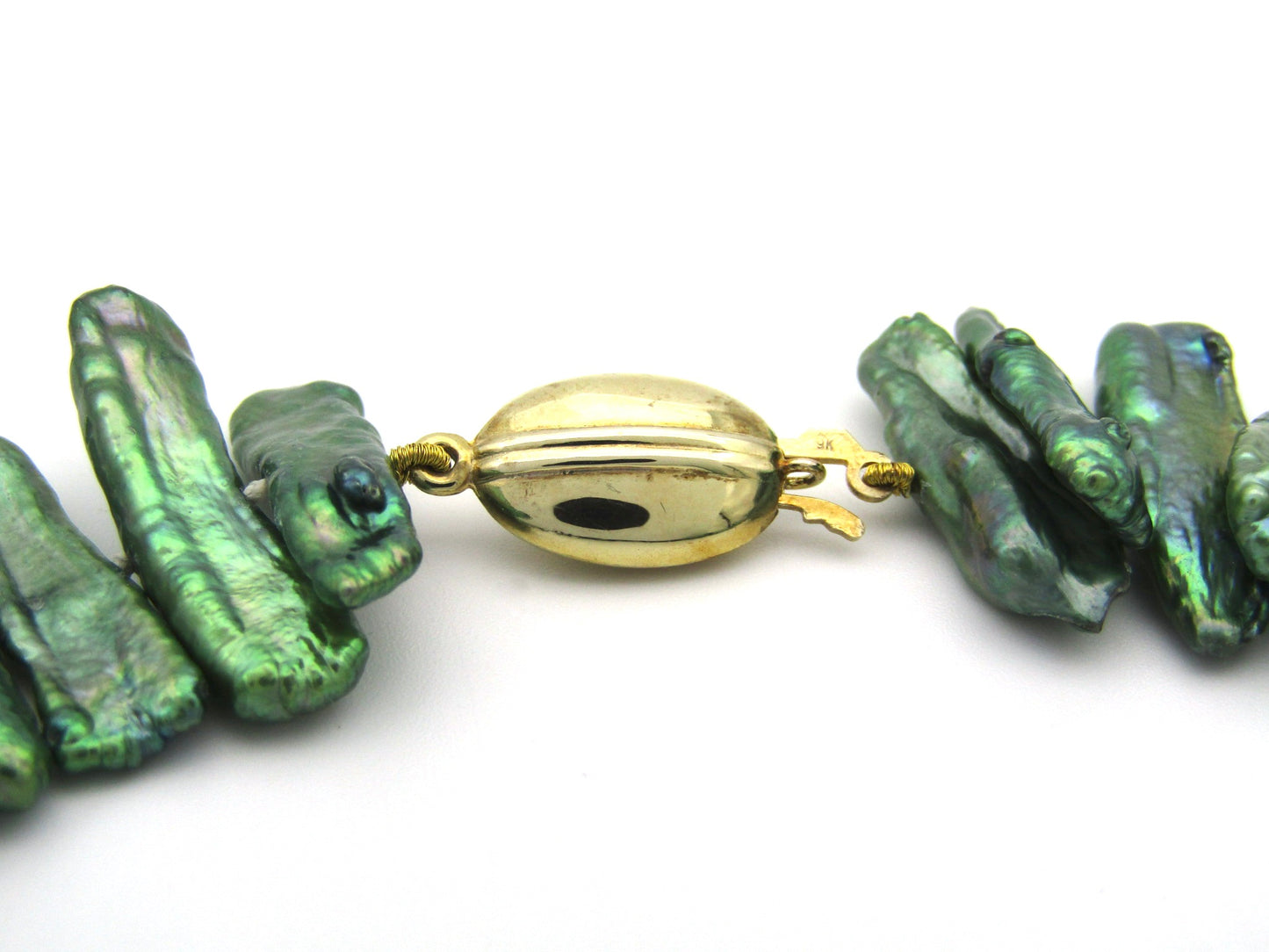 9K gold freshwater pearl necklace.