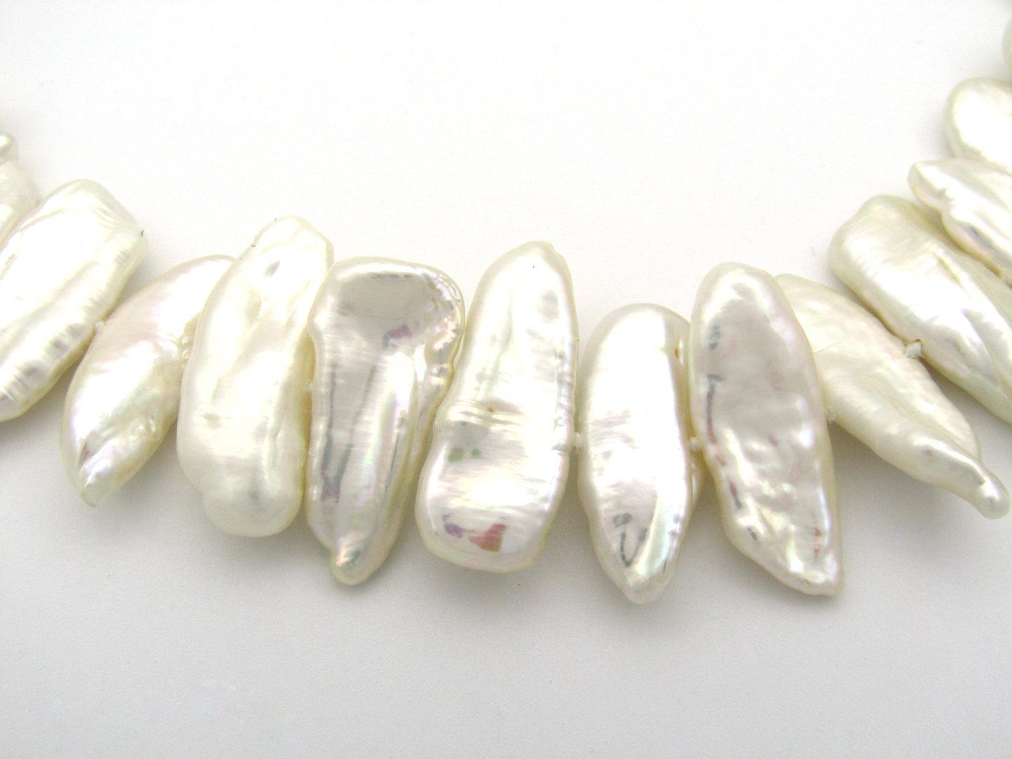 9K gold freshwater pearl necklace.