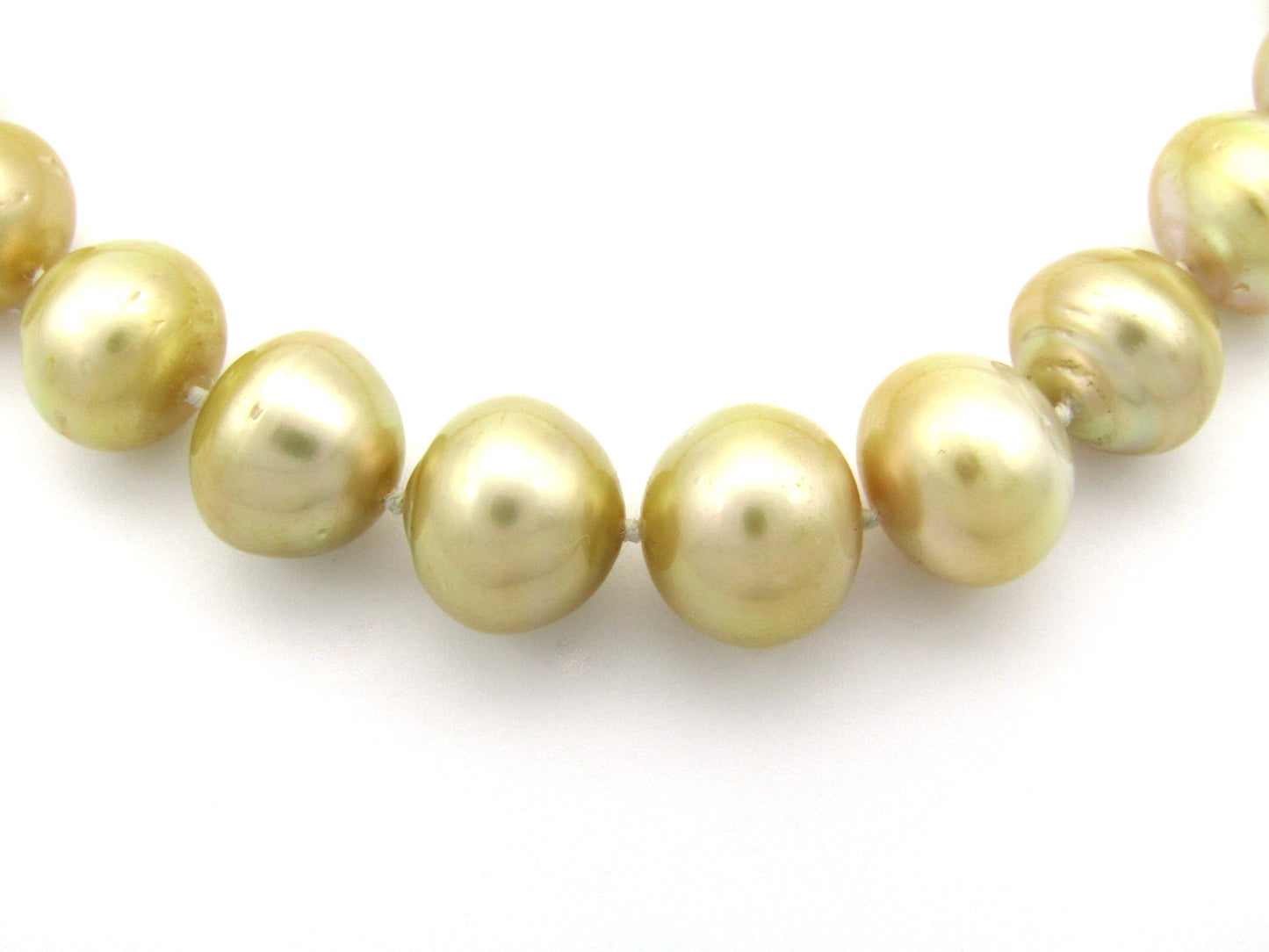 18K gold freshwater pearl necklace.