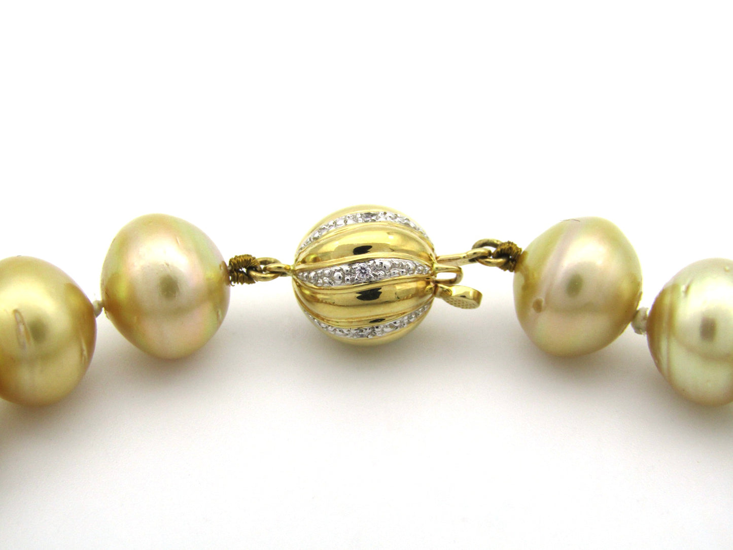 18K gold freshwater pearl necklace.
