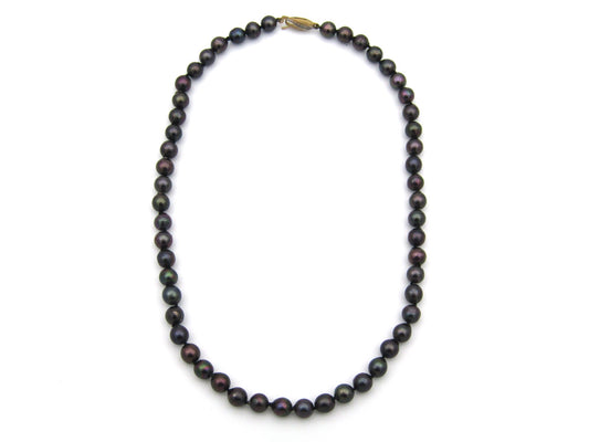 9K gold freshwater pearl necklace.