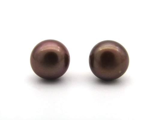 9K gold freshwater pearl stud earrings.