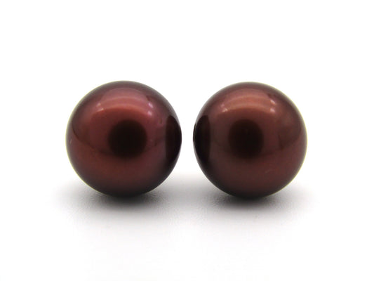 9K gold freshwater pearl stud earrings.