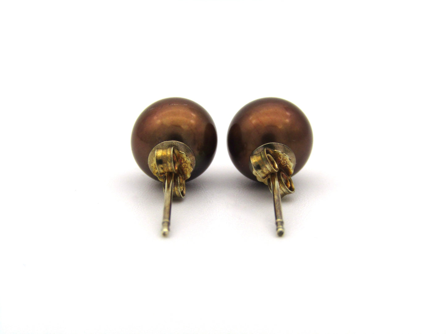 9K gold Akoya pearl stud earrings.