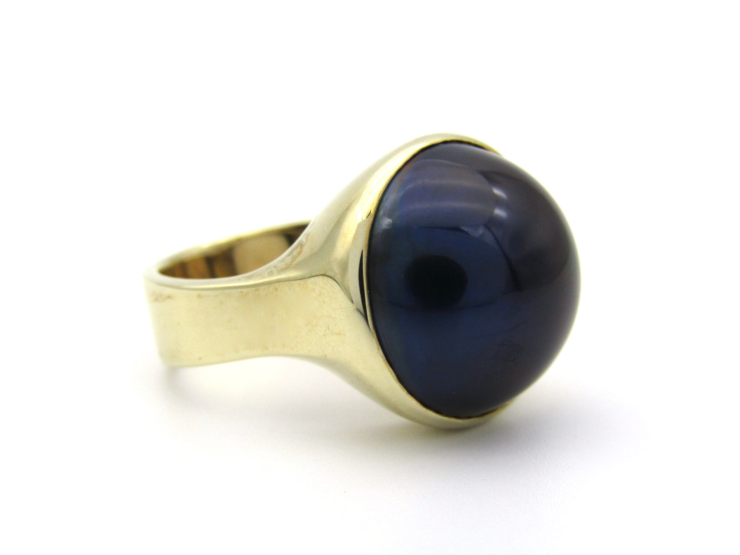 9K gold round mabé pearl ring, circa 1980's.
