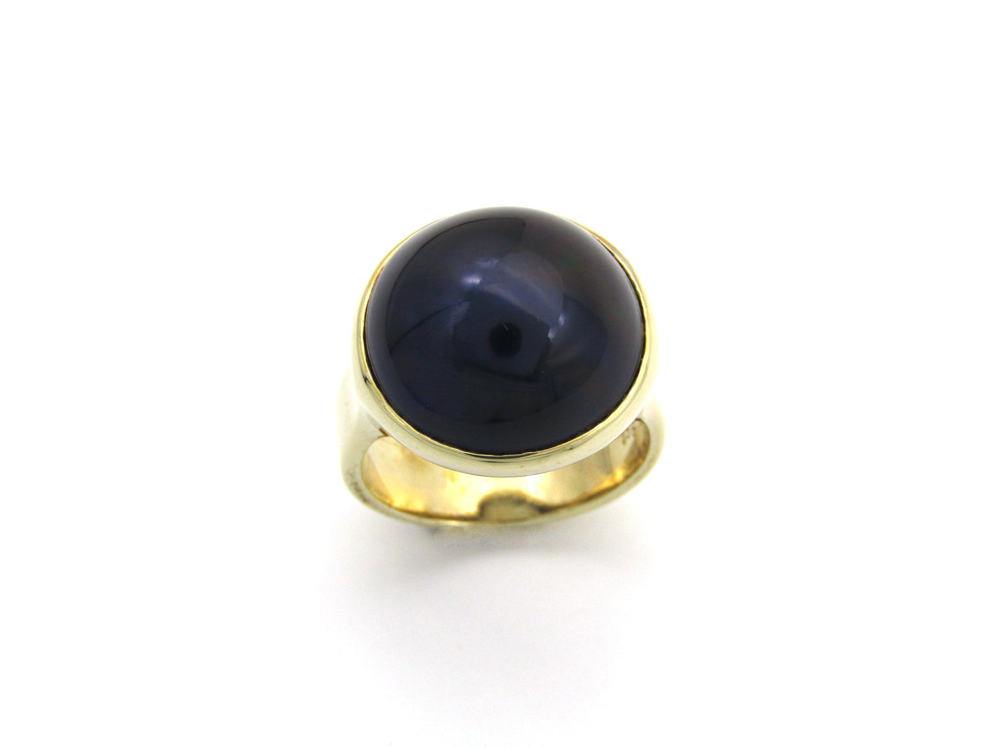 9K gold round mabé pearl ring, circa 1980's.