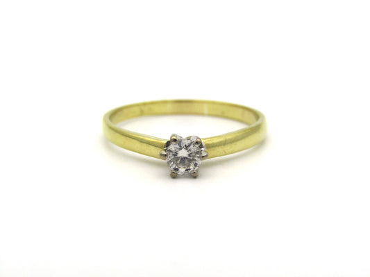 18K gold solitaire diamond ring, circa 1970's.