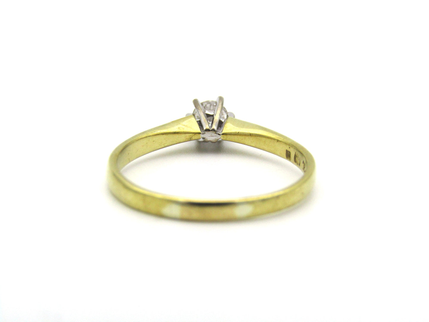 18K gold solitaire diamond ring, circa 1970's.