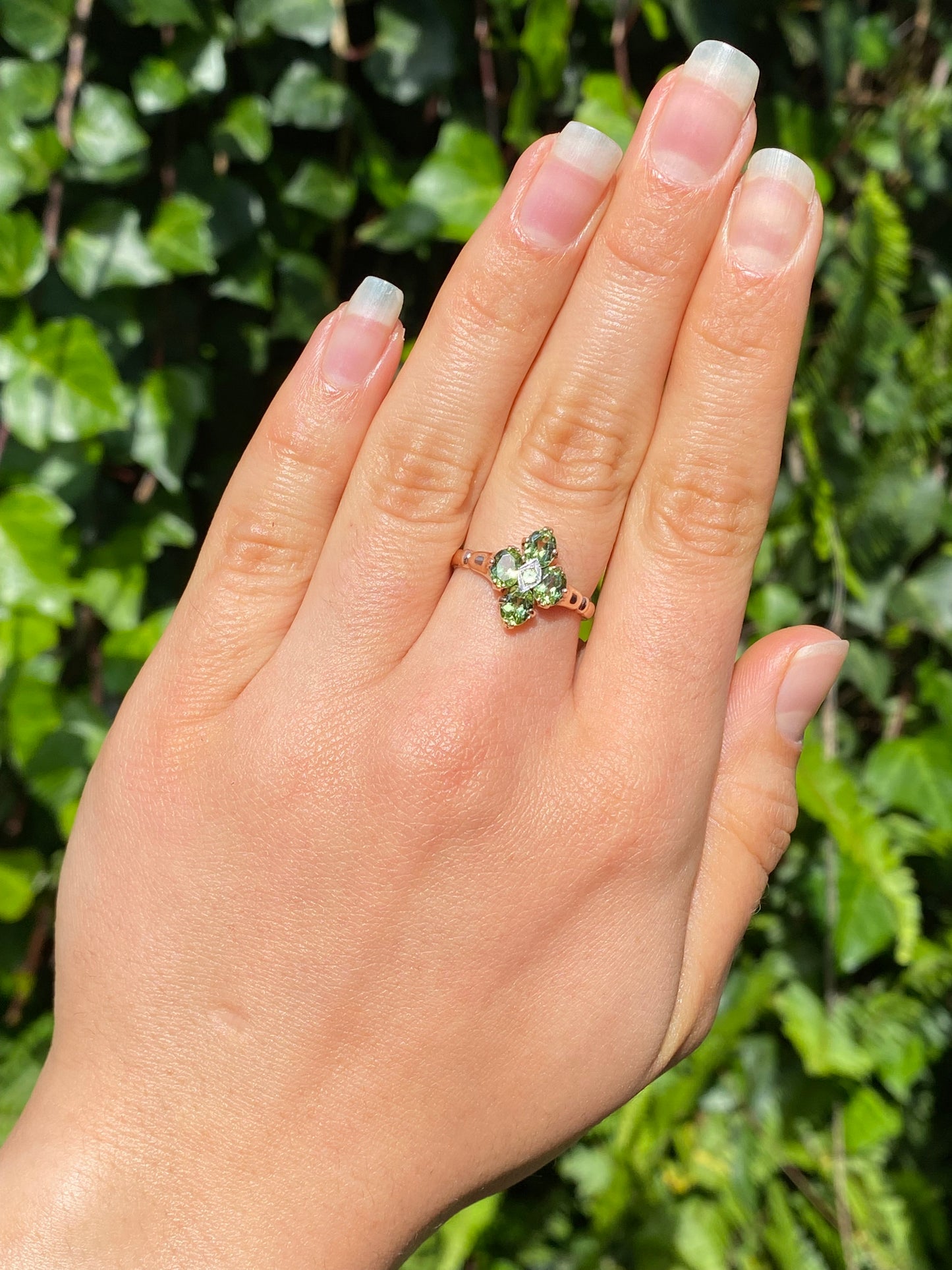 9K gold vintage peridot ring.