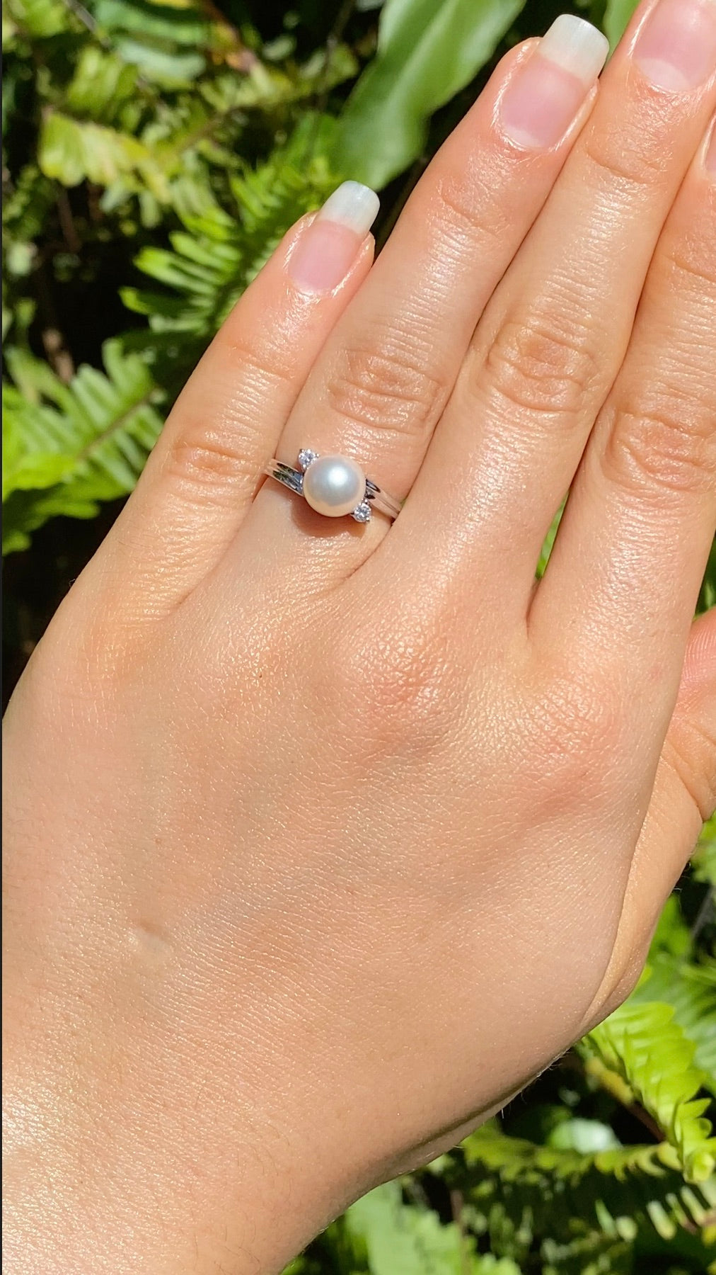 18K gold Akoya pearl and diamond ring.