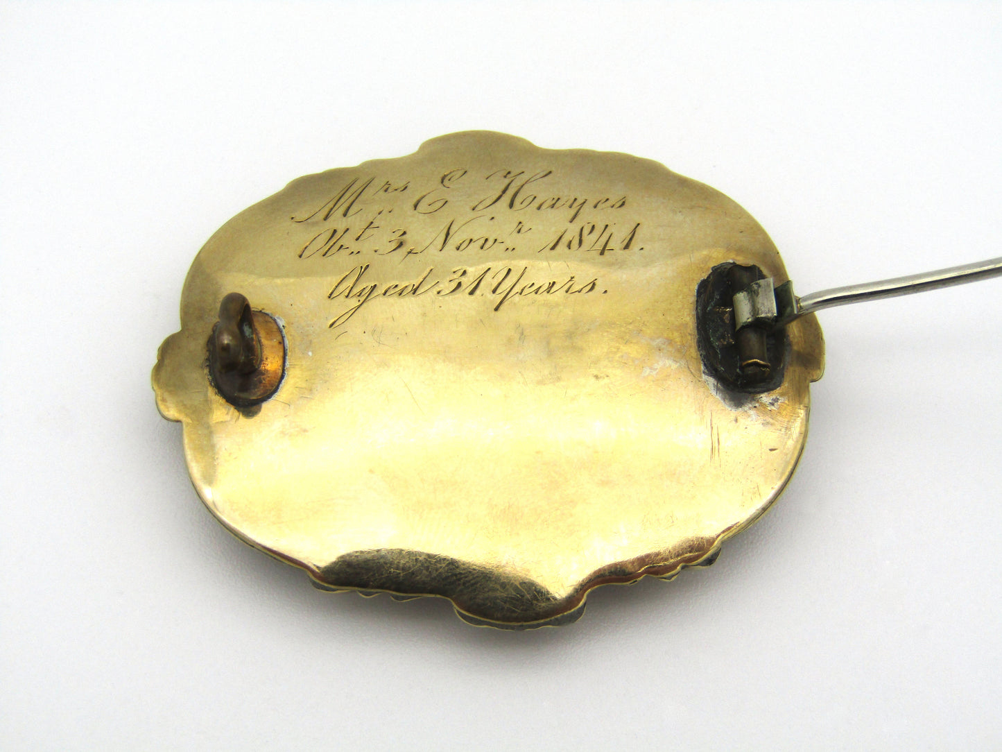 9kt gold Victorian mourning brooch.