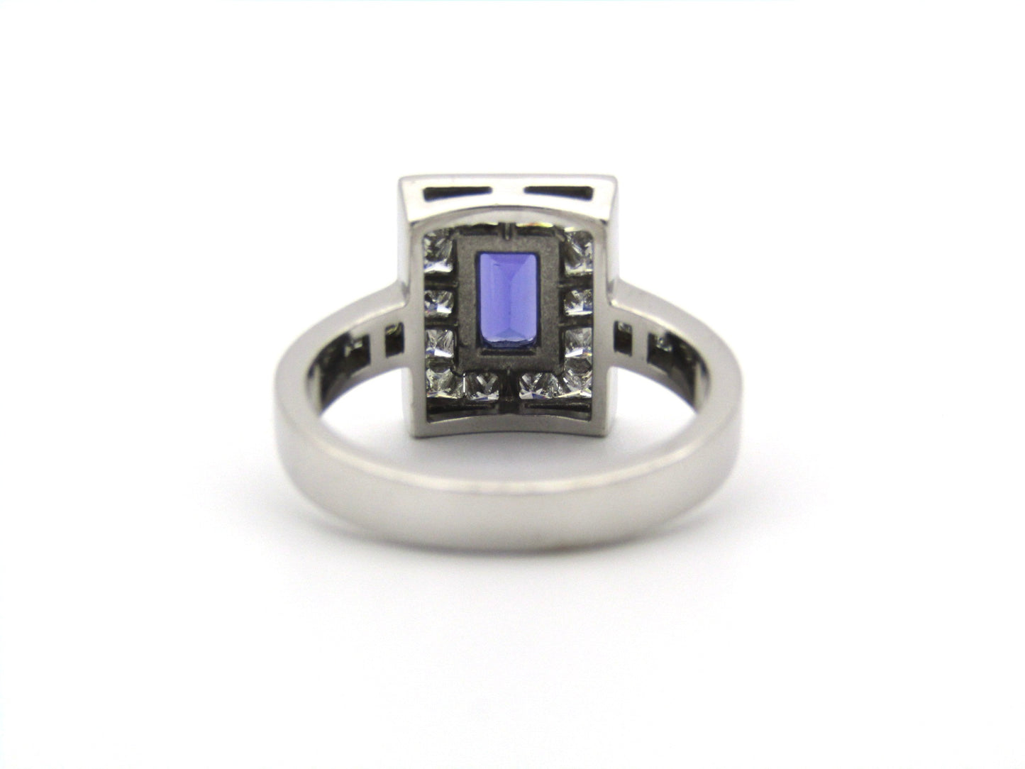 18K gold tanzanite and diamond ring.