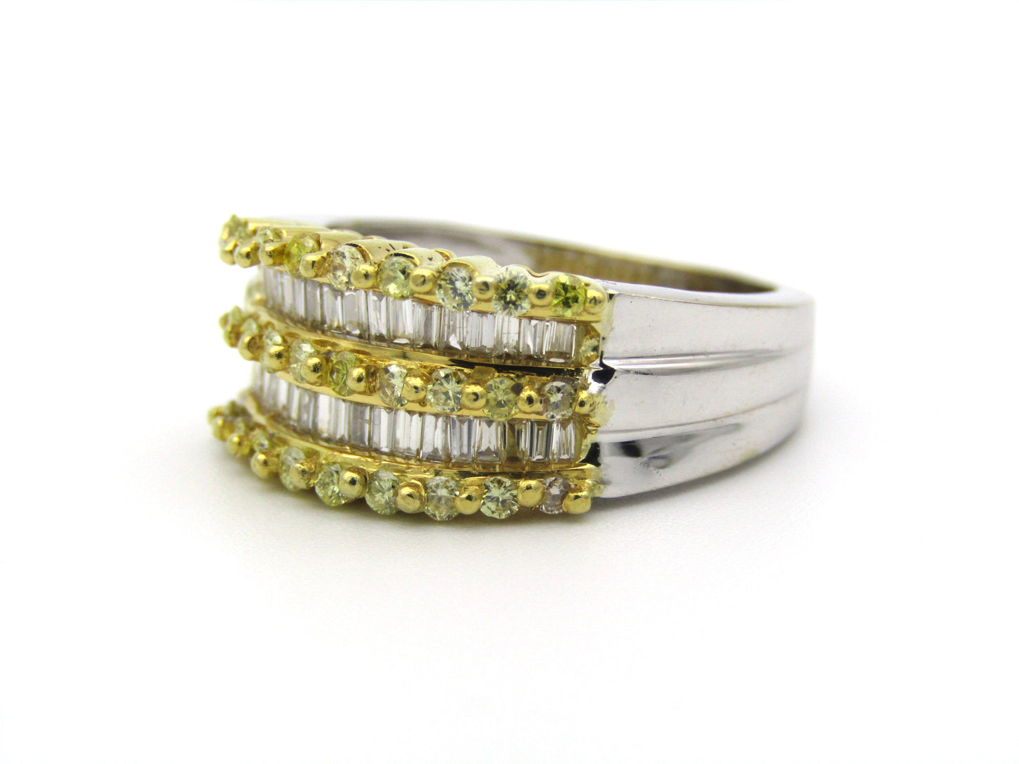 18K gold yellow and colourless diamond ring.