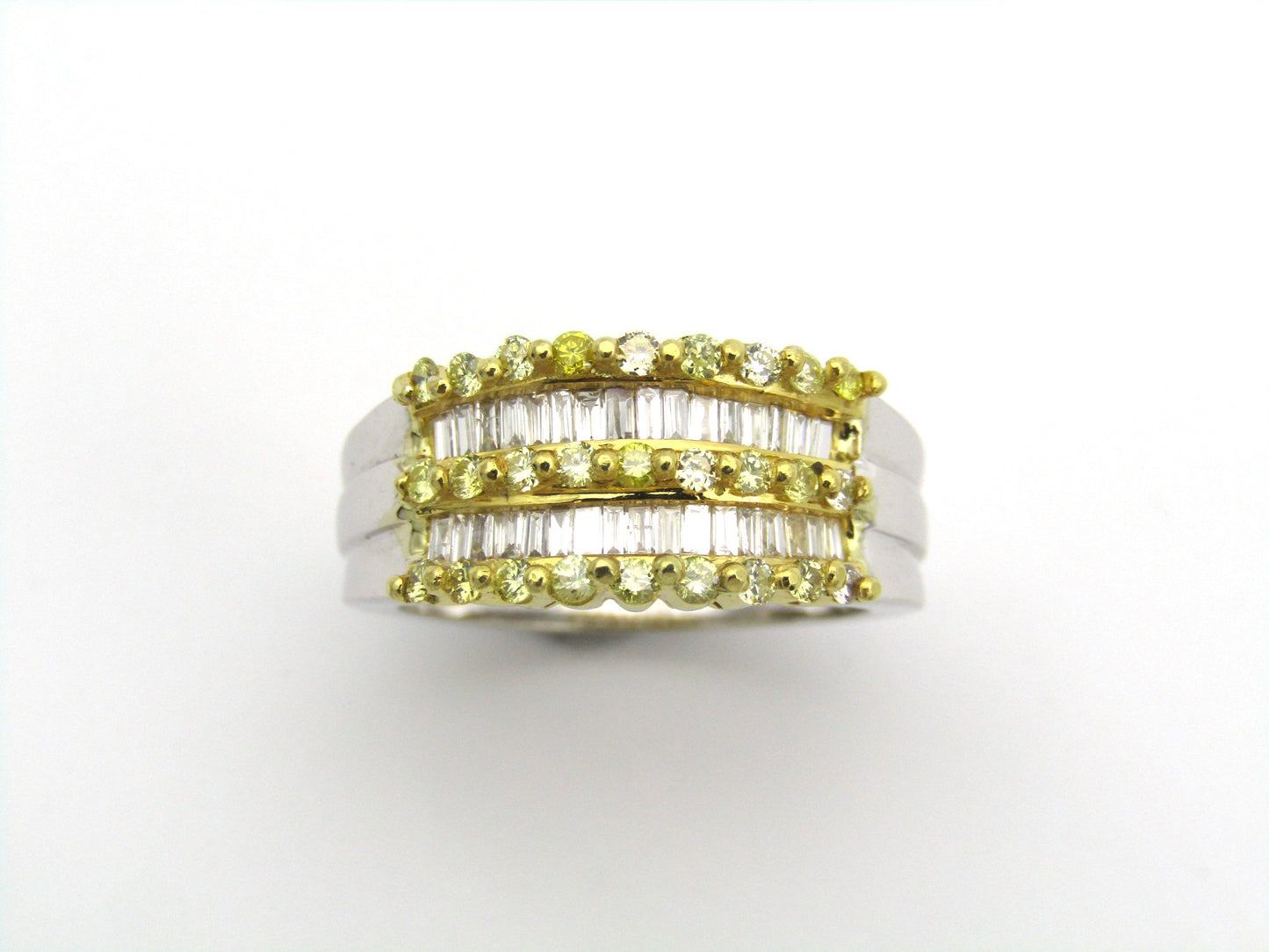18K gold yellow and colourless diamond ring.